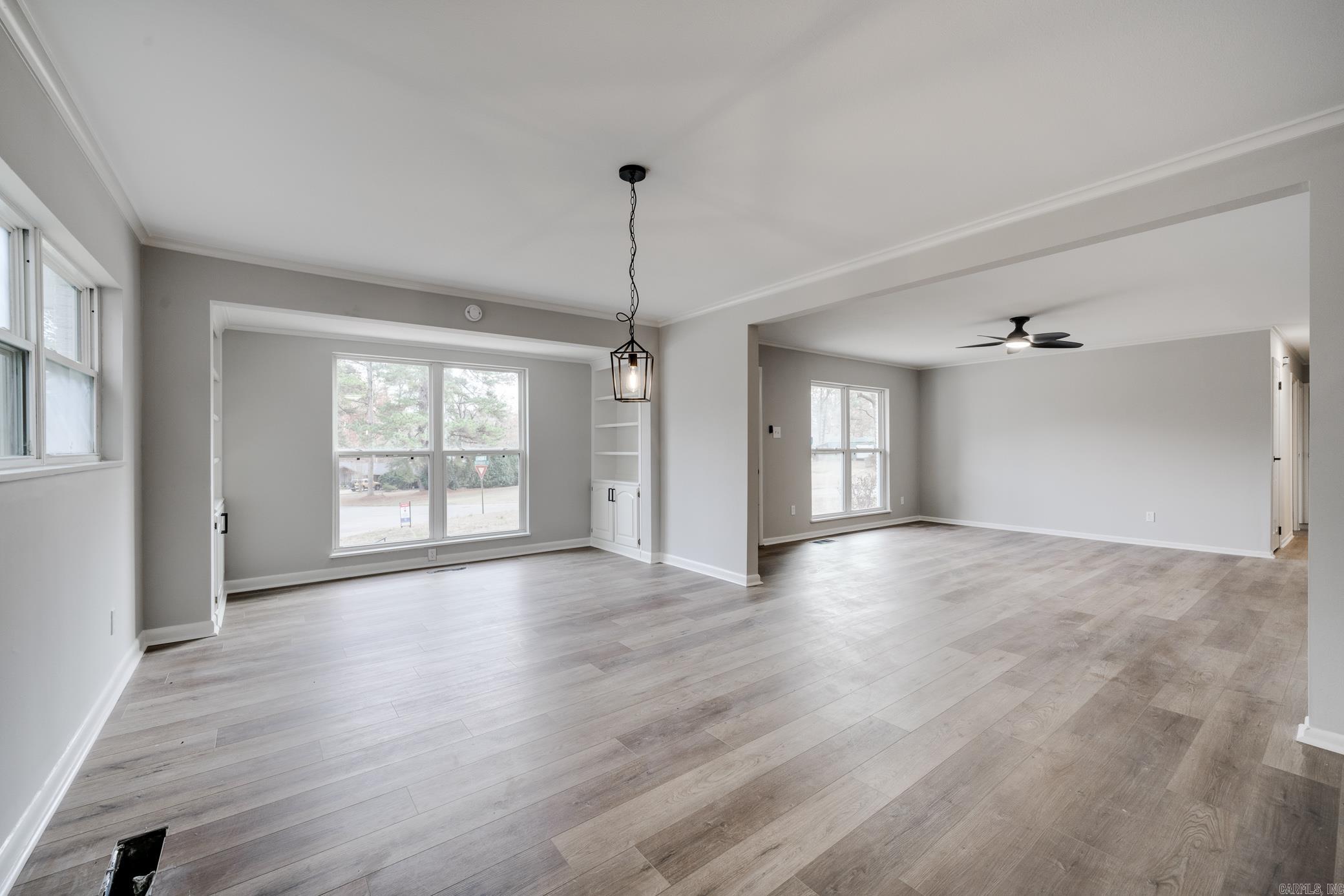 BEAUTIFUL LAKEVIEW - Residential