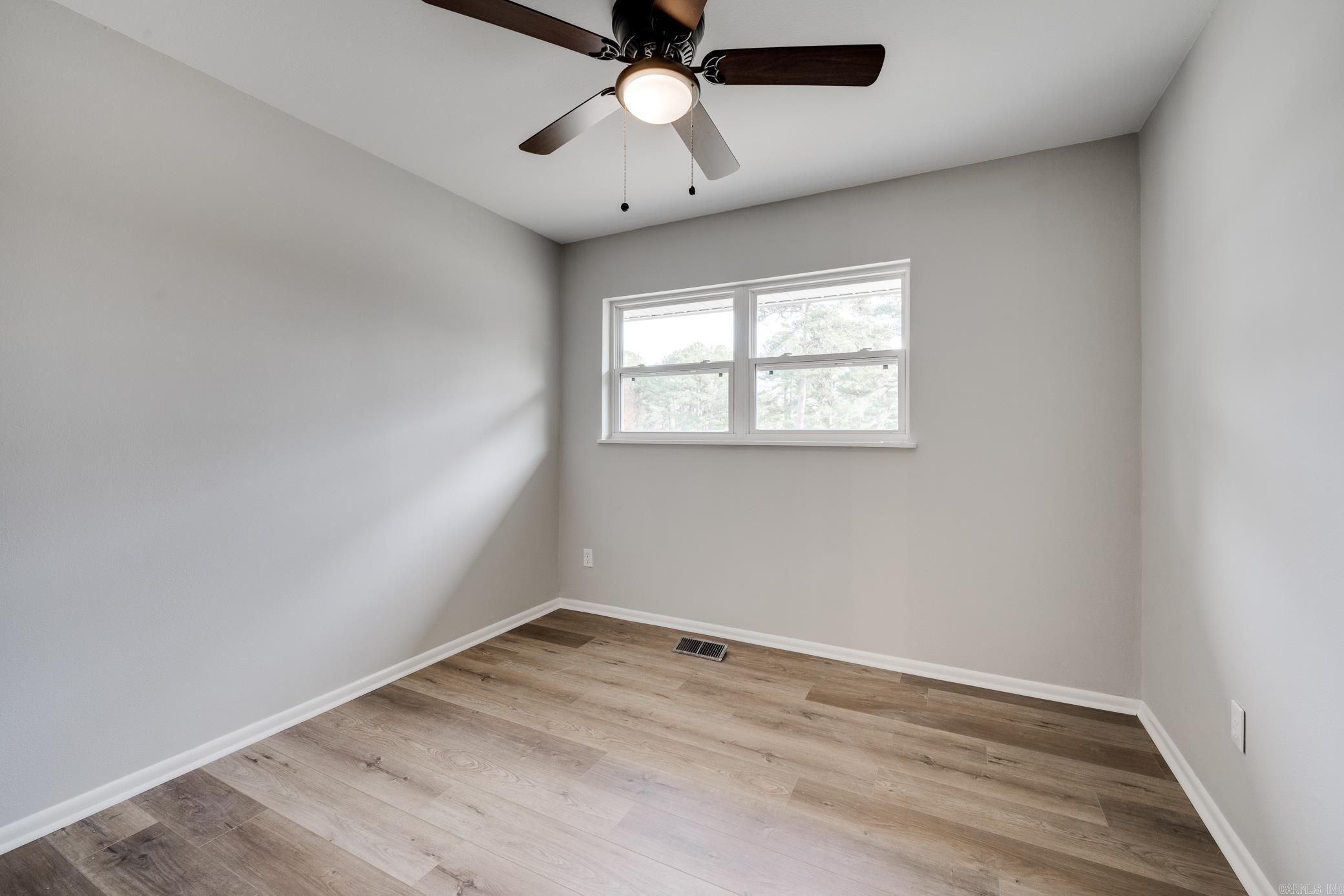 BEAUTIFUL LAKEVIEW - Residential