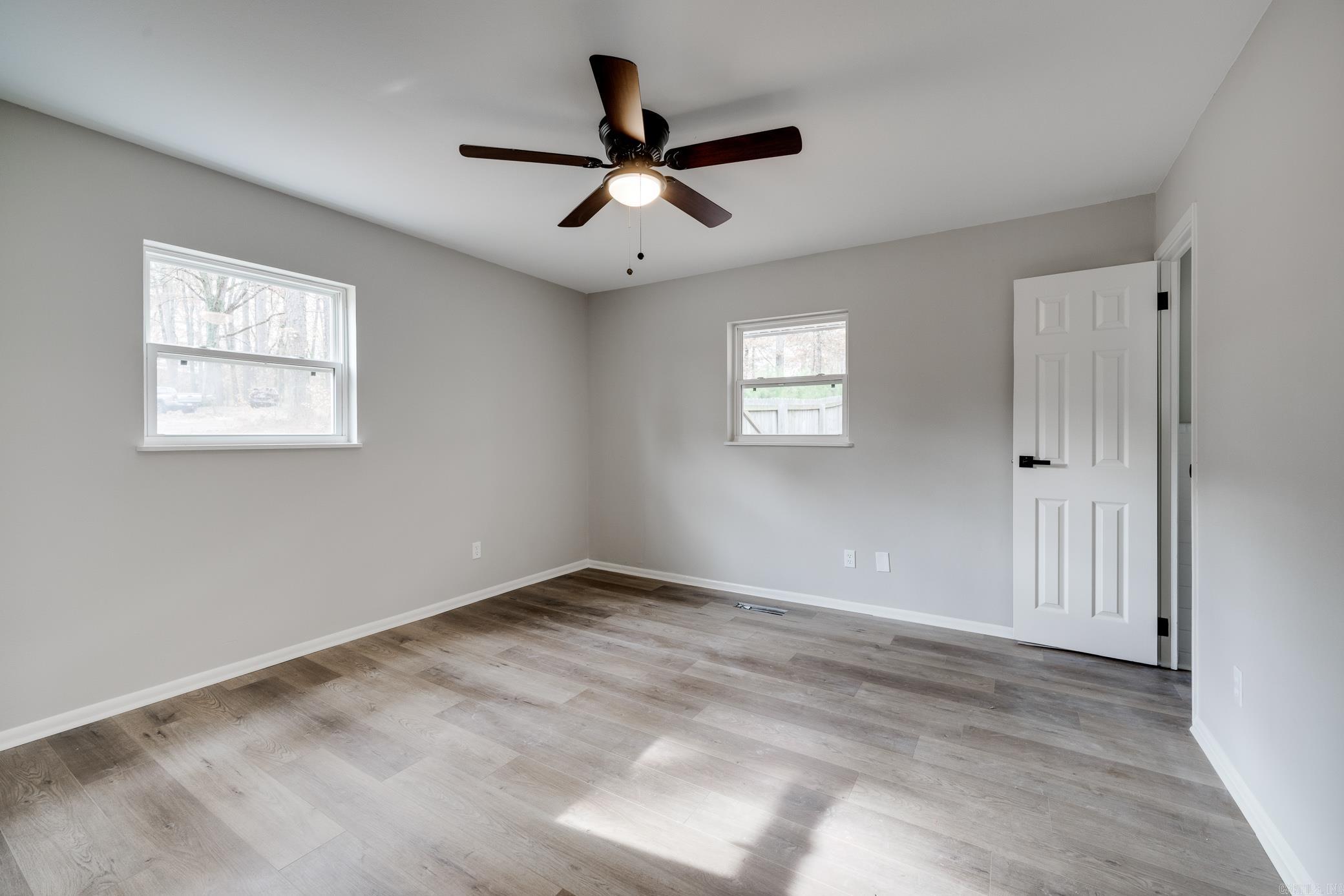 BEAUTIFUL LAKEVIEW - Residential