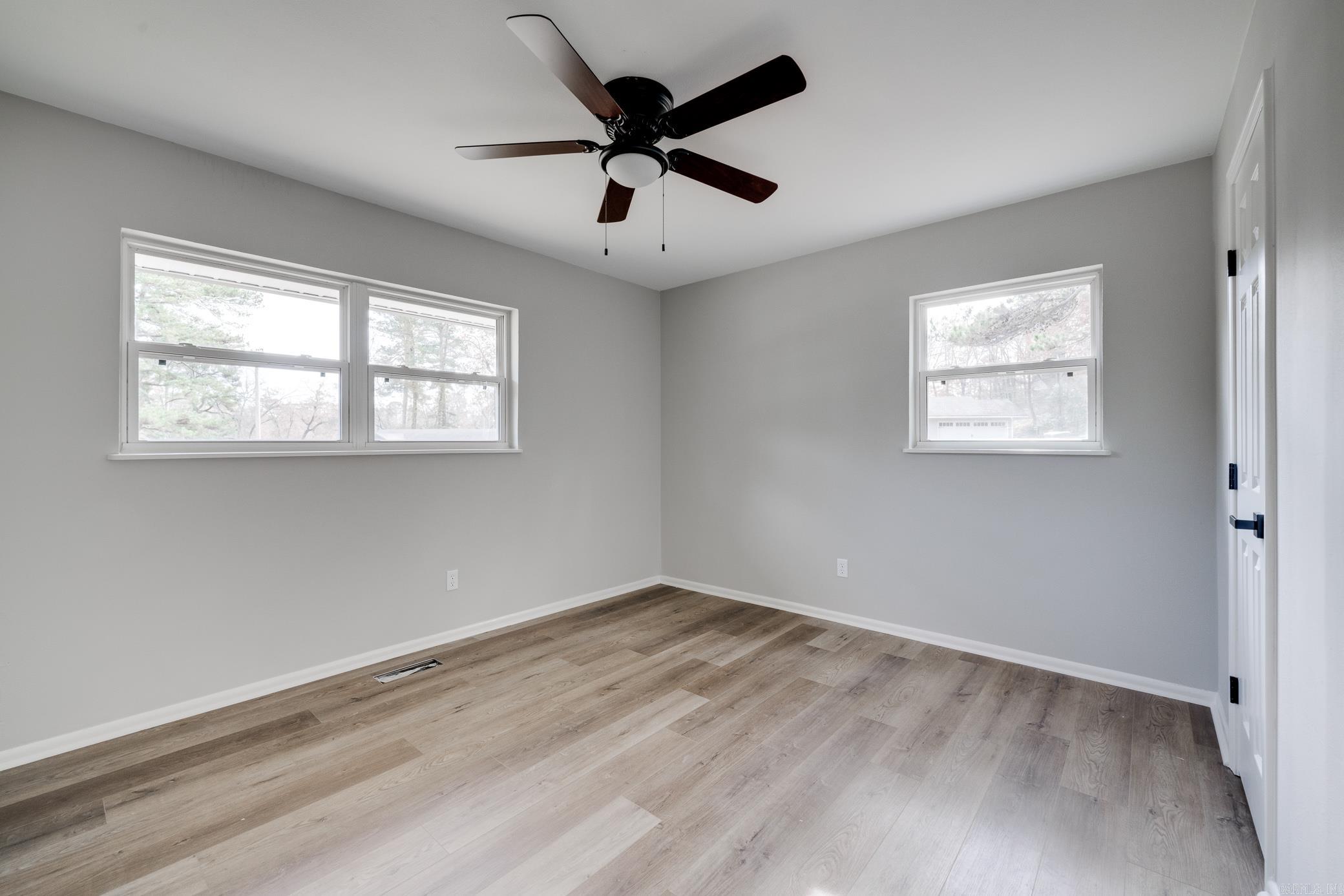 BEAUTIFUL LAKEVIEW - Residential