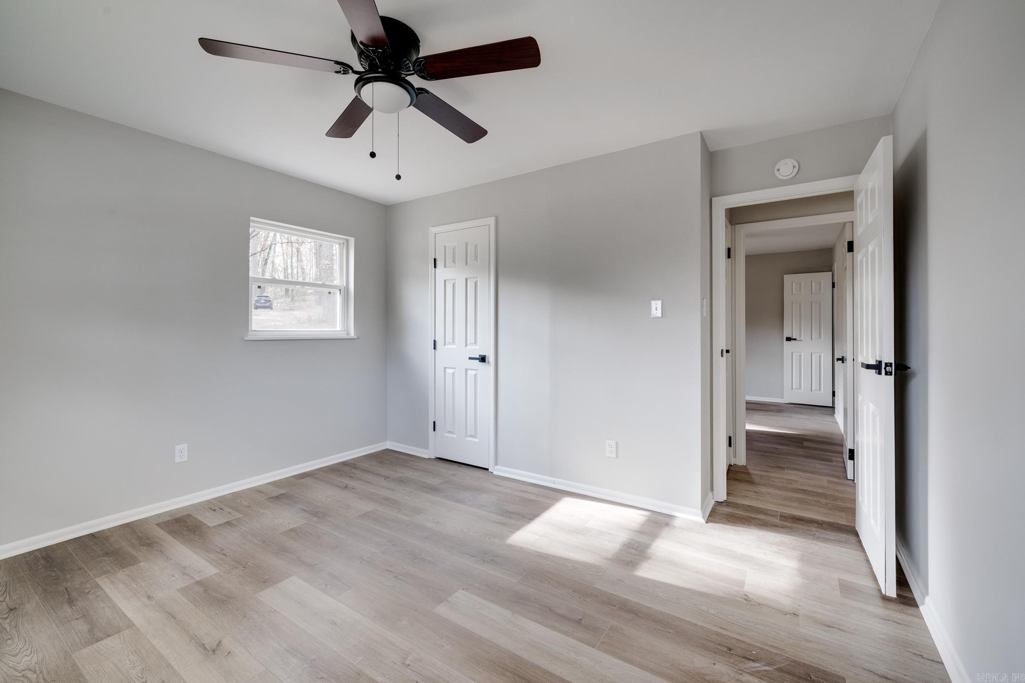 BEAUTIFUL LAKEVIEW - Residential