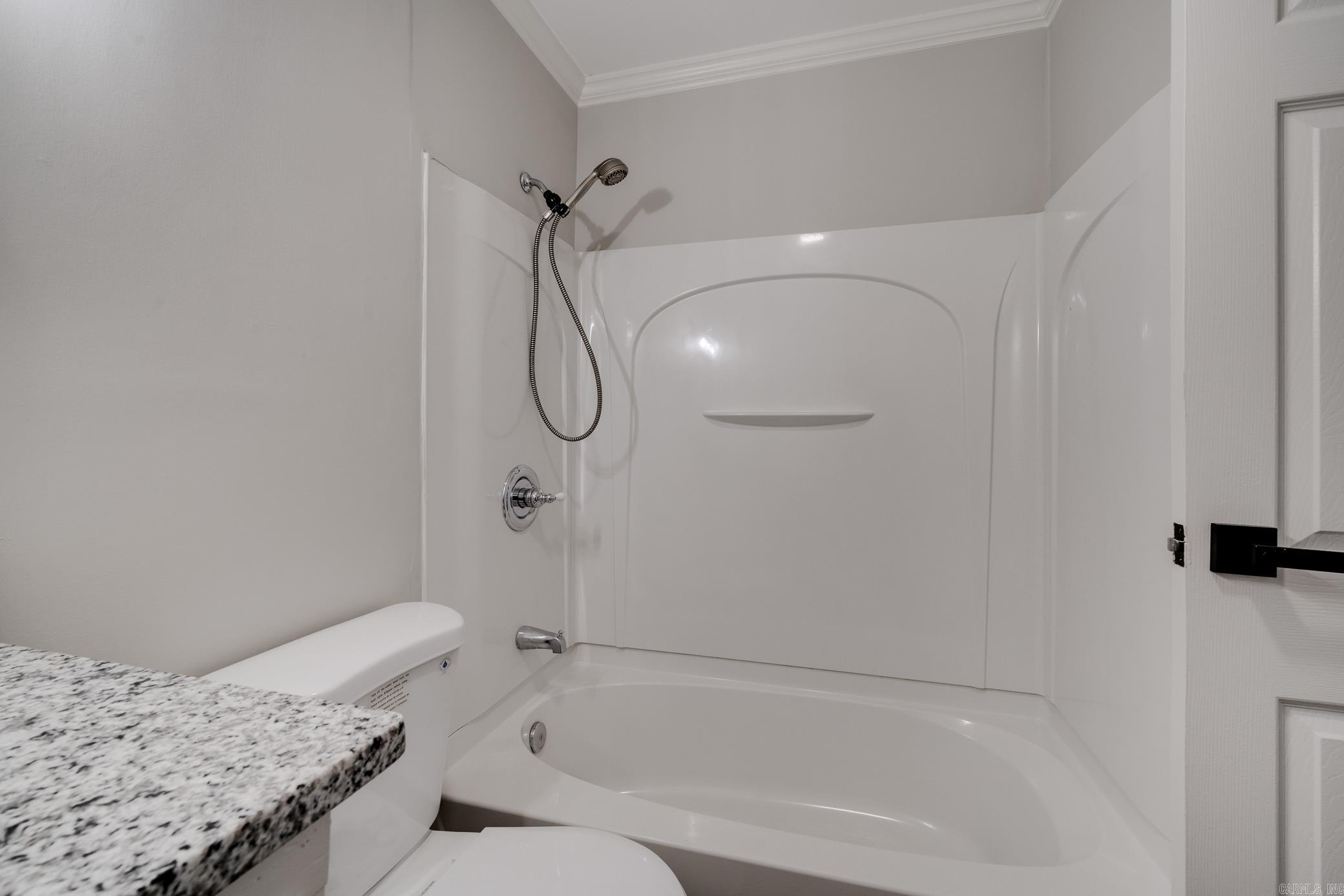 BEAUTIFUL LAKEVIEW - Residential