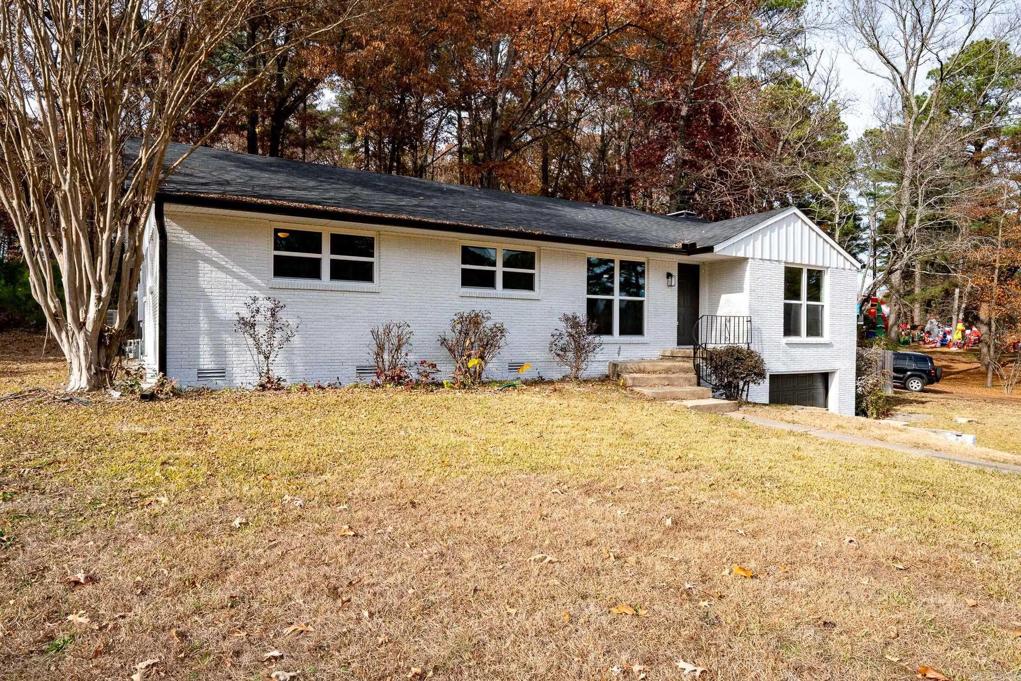 BEAUTIFUL LAKEVIEW - Residential