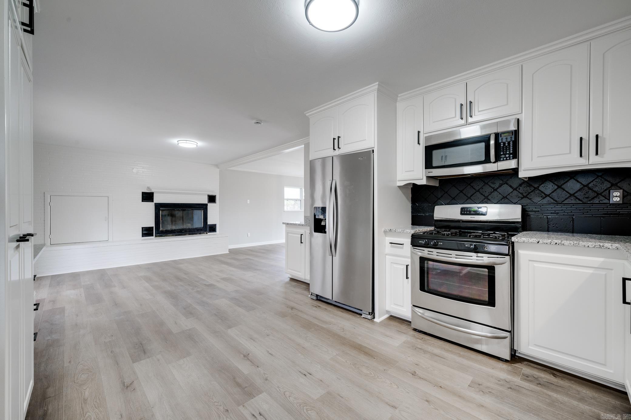 BEAUTIFUL LAKEVIEW - Residential