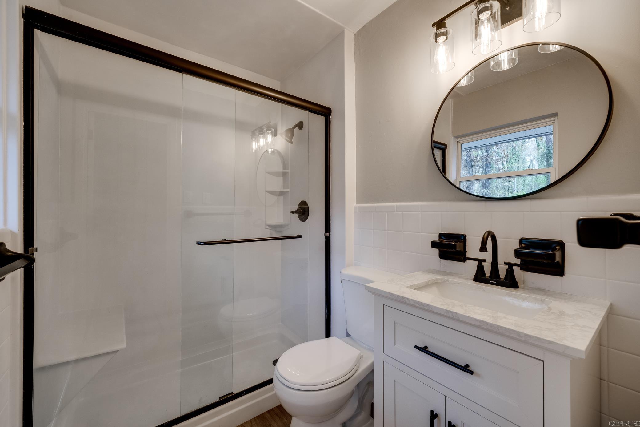 BEAUTIFUL LAKEVIEW - Residential