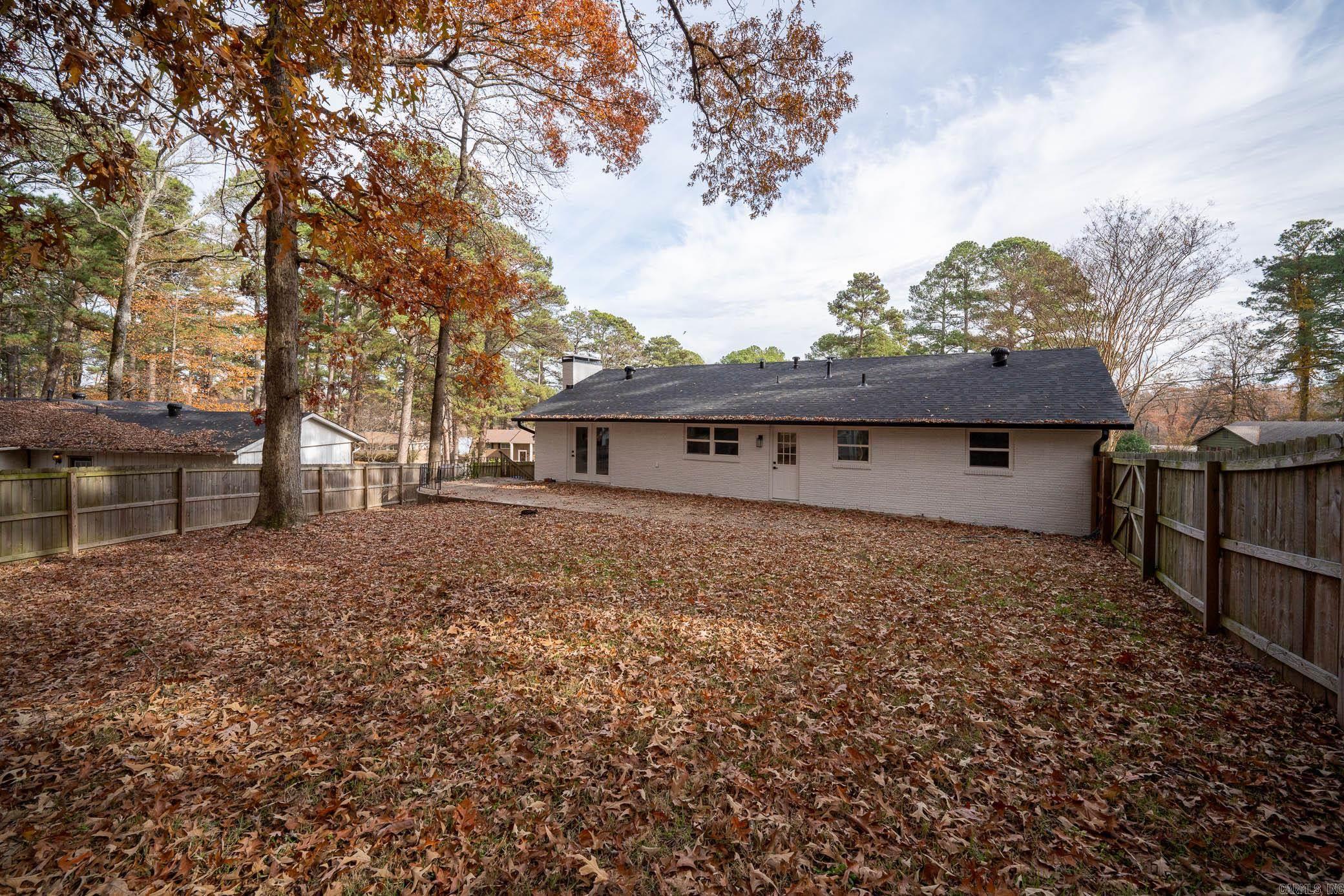 BEAUTIFUL LAKEVIEW - Residential