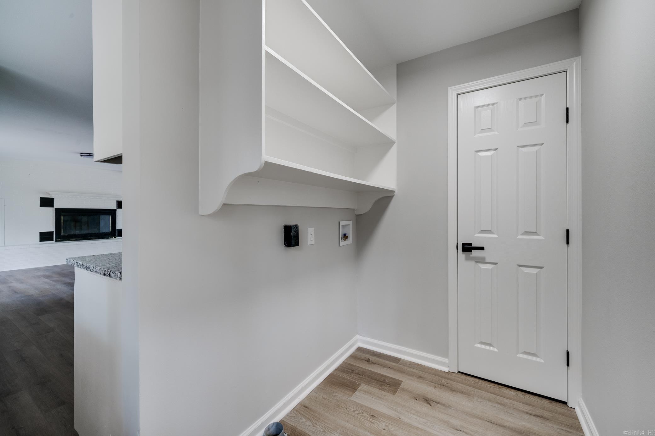 BEAUTIFUL LAKEVIEW - Residential