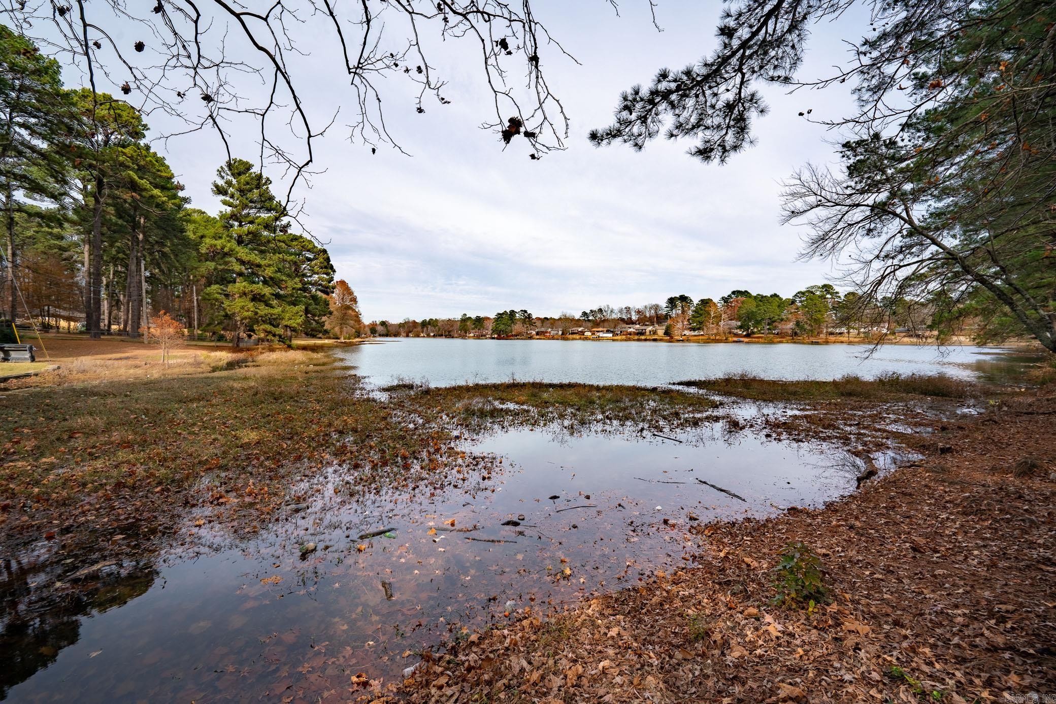 BEAUTIFUL LAKEVIEW - Residential