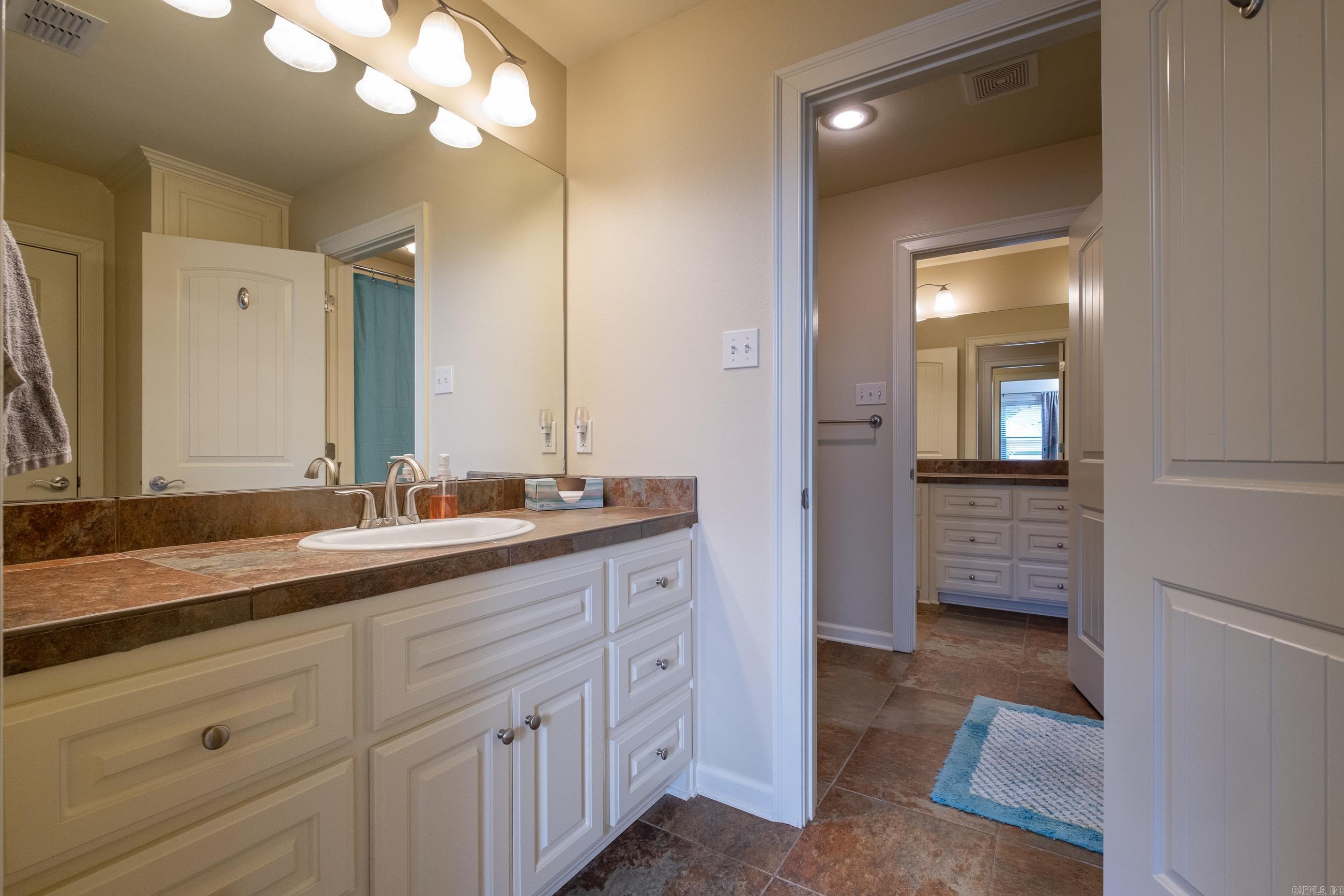 MADISON VALLEY - Residential