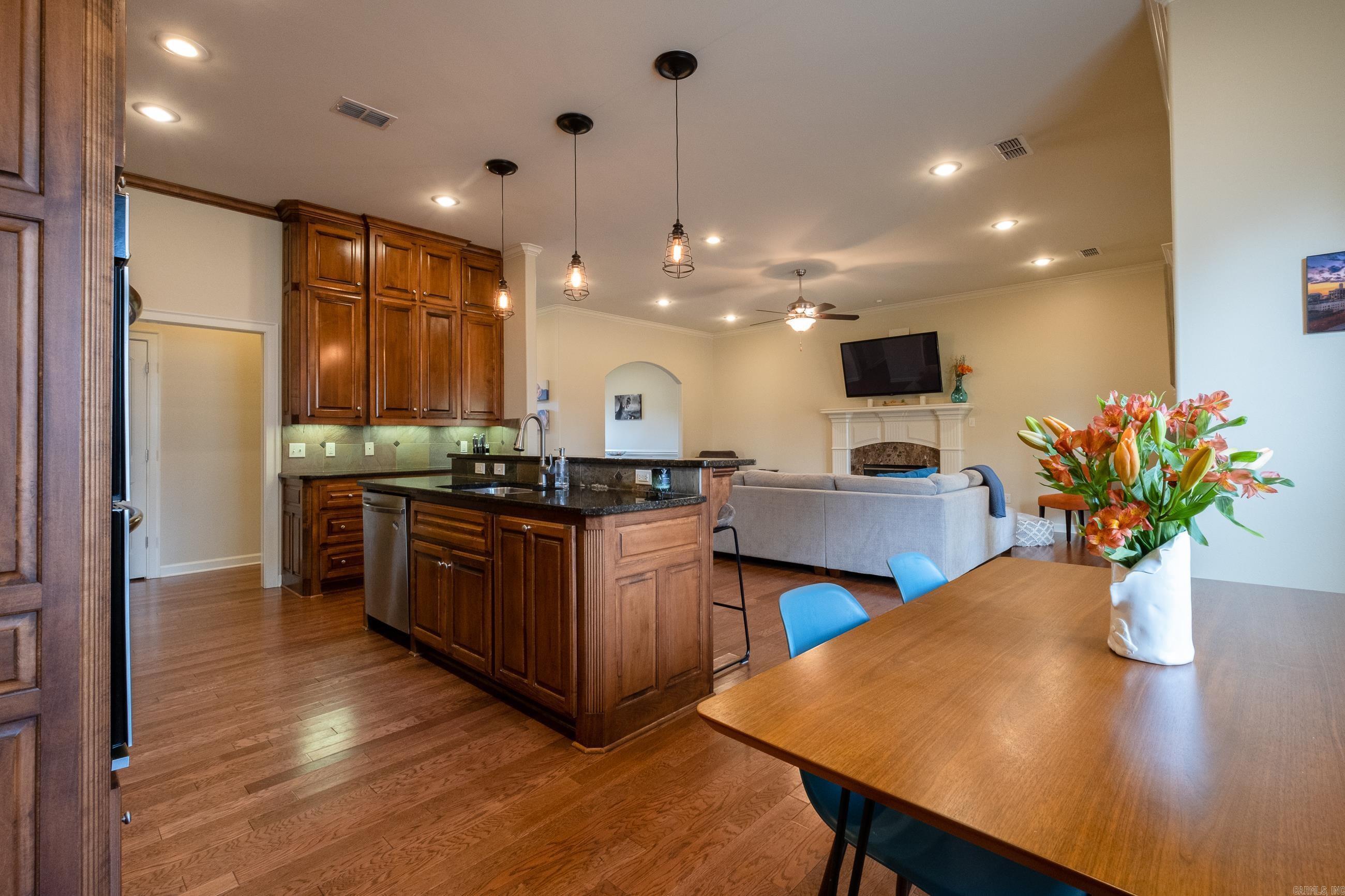 MADISON VALLEY - Residential