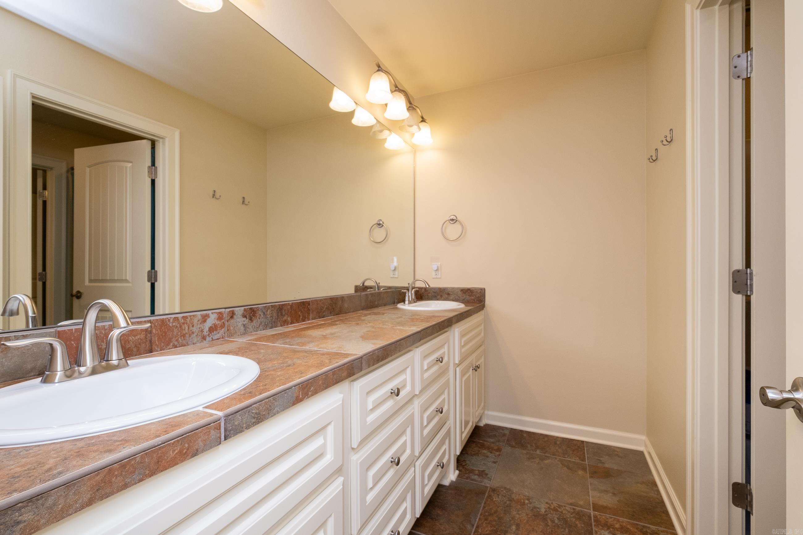 MADISON VALLEY - Residential