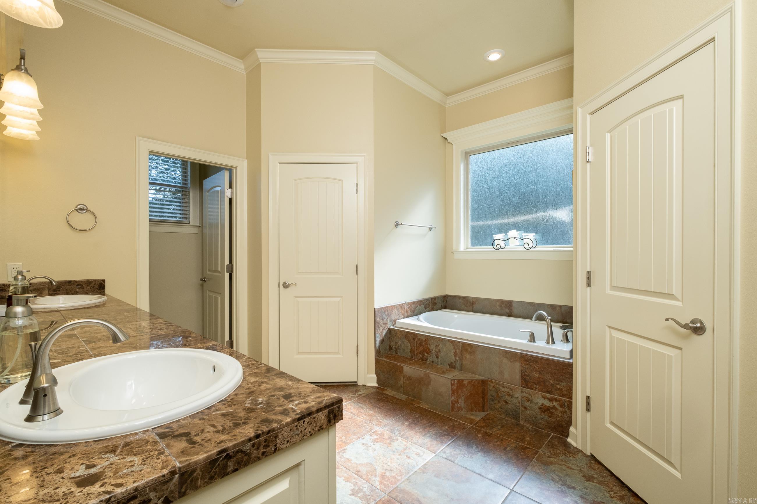 MADISON VALLEY - Residential