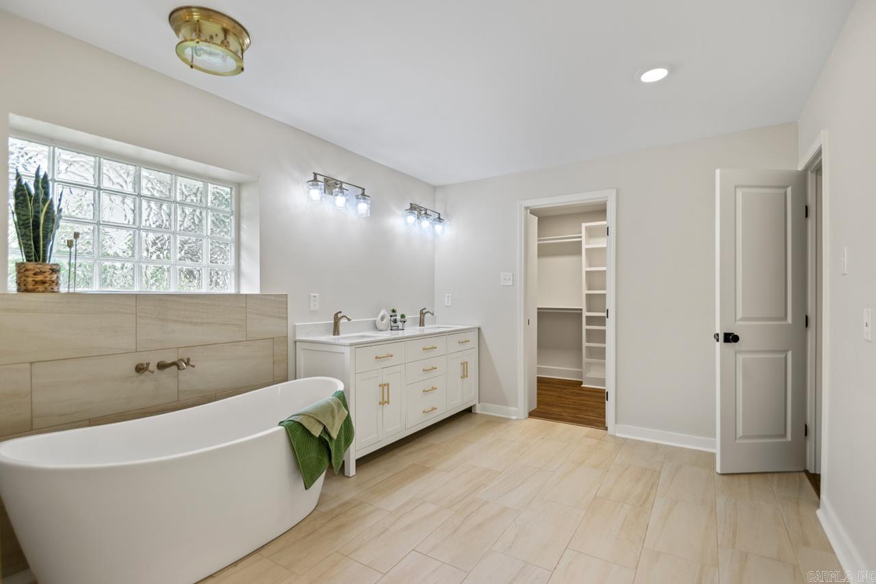 KINGWOOD PLACE - Residential