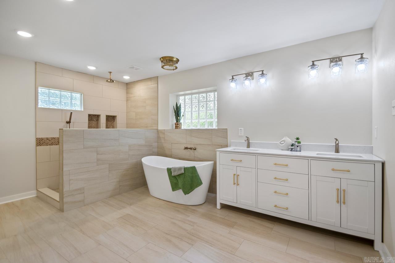 KINGWOOD PLACE - Residential