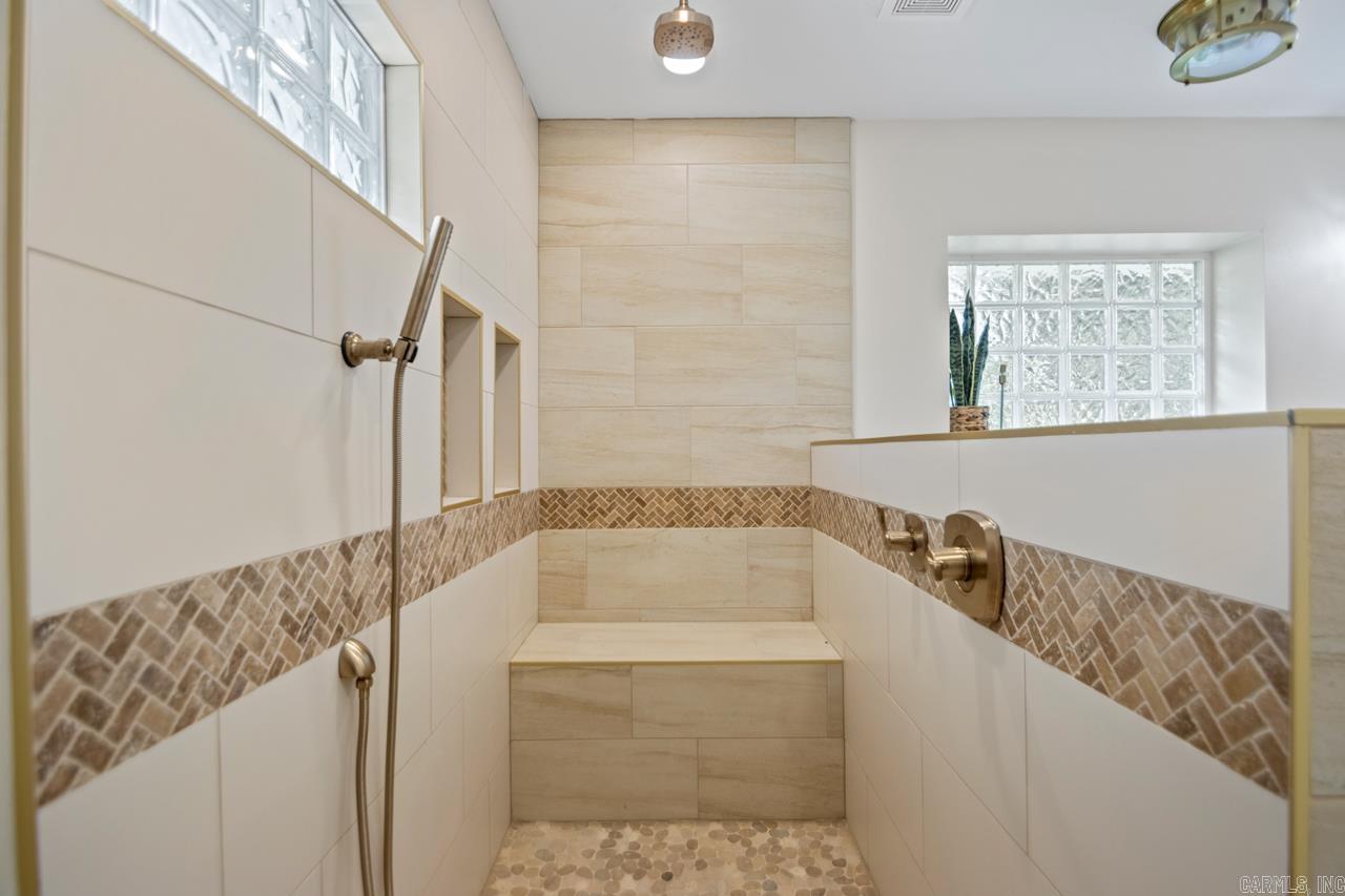 KINGWOOD PLACE - Residential