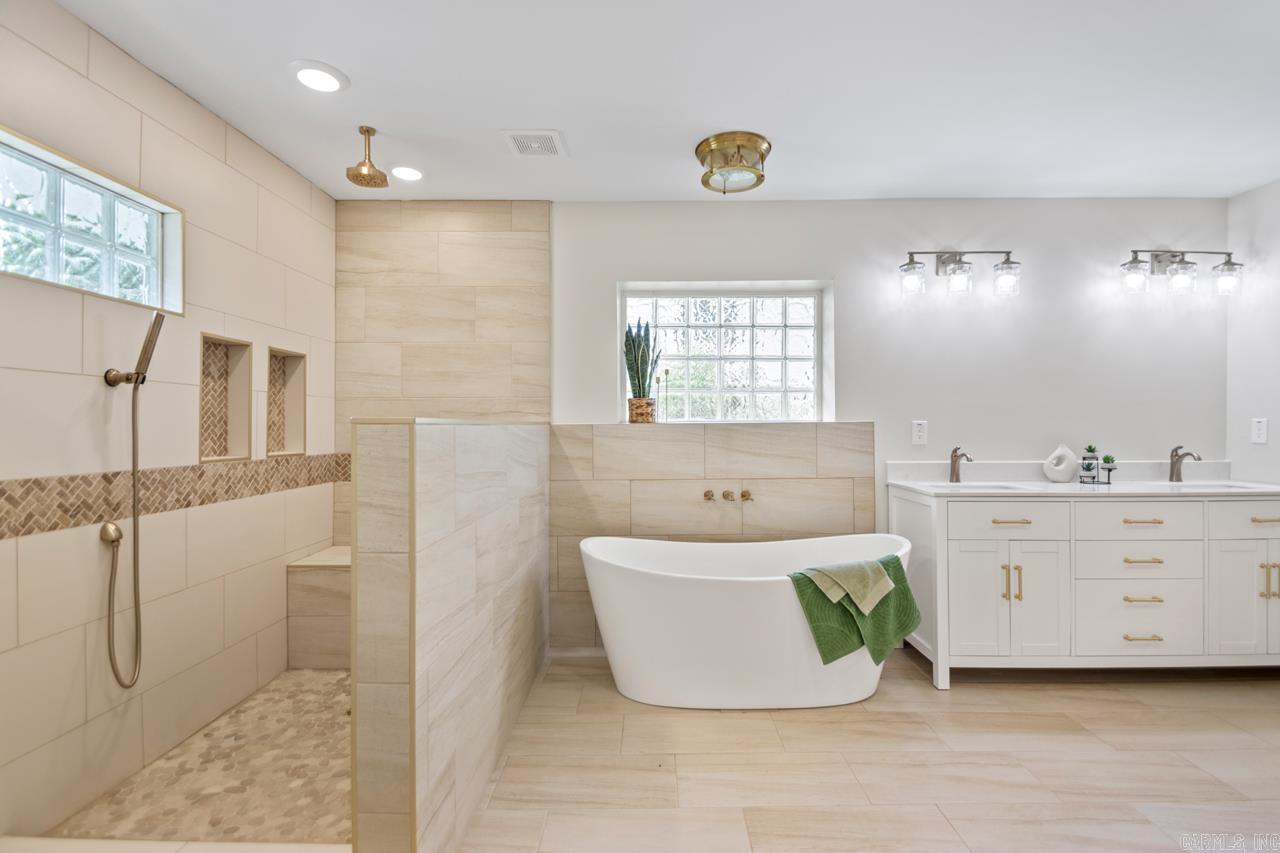 KINGWOOD PLACE - Residential
