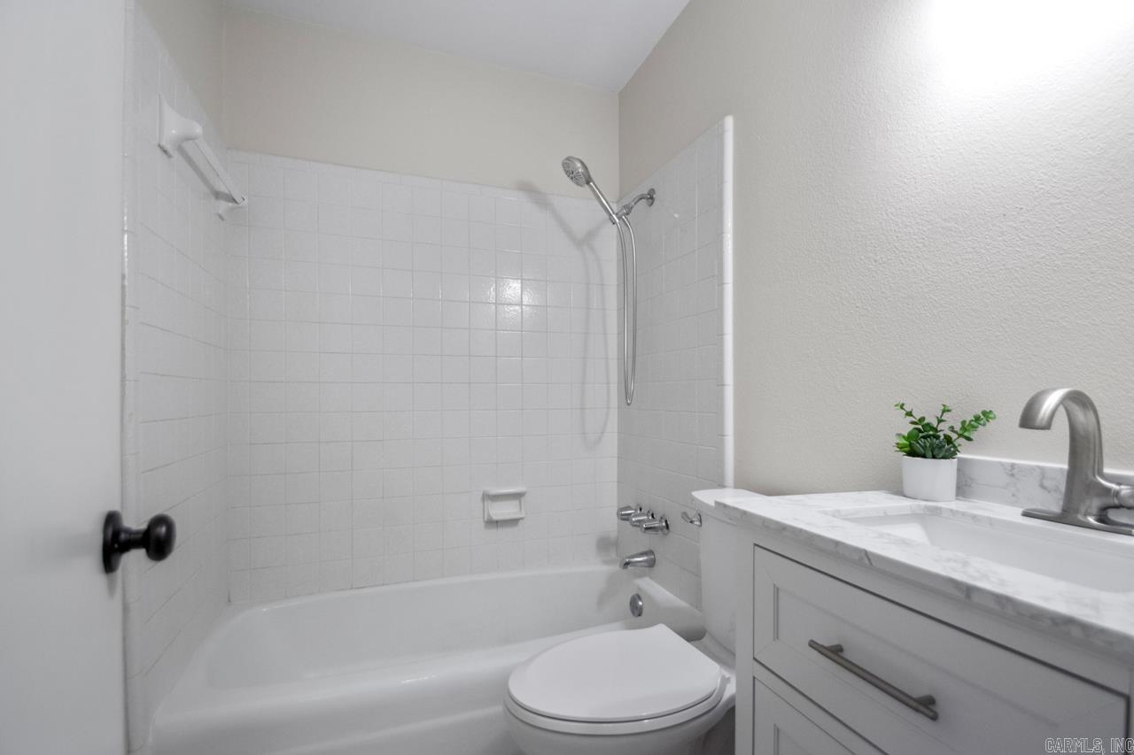 KINGWOOD PLACE - Residential