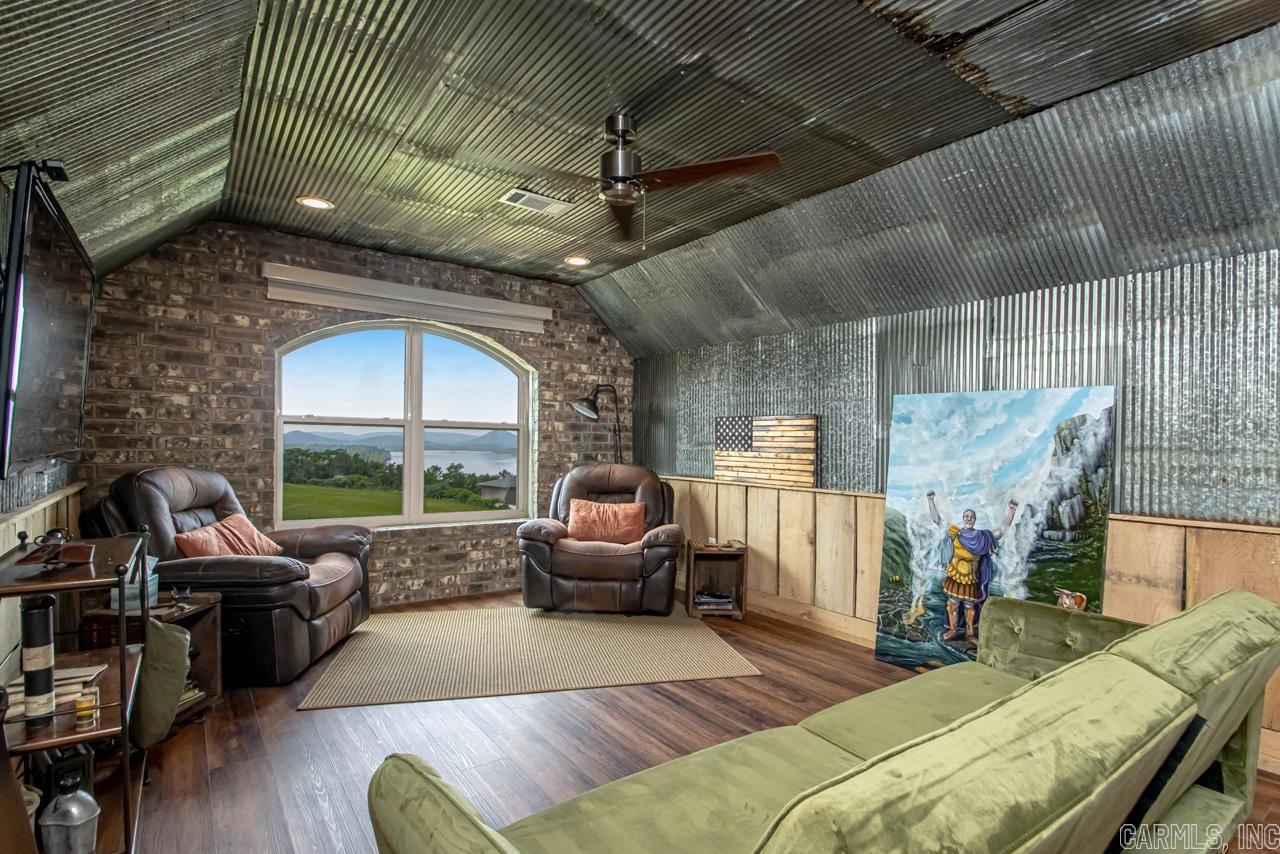 MOUNTAIN CREST ESTATES - Residential