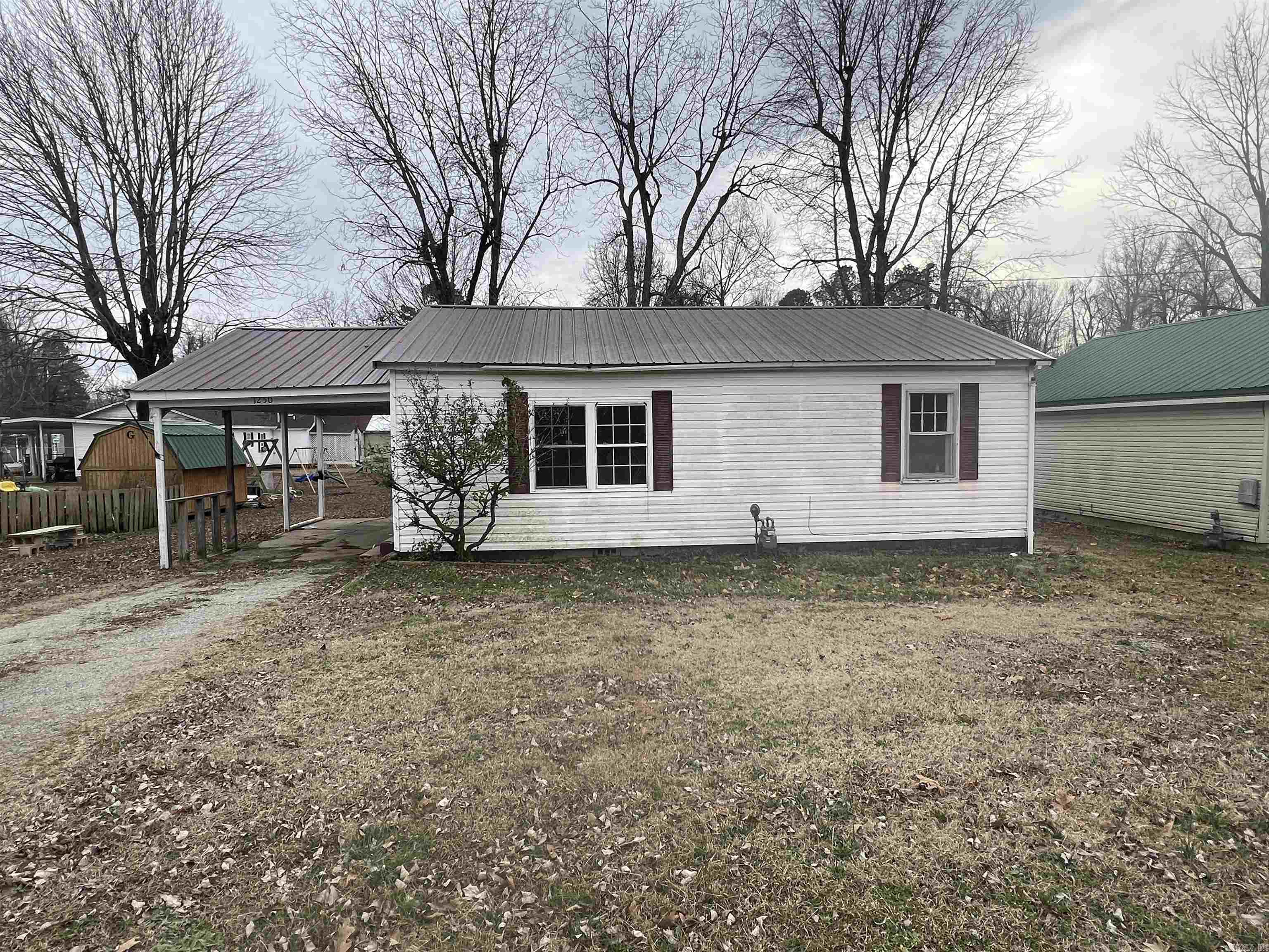 This would make a great investment property it only needs a little work and has a newer roof. Great little fixer upper.