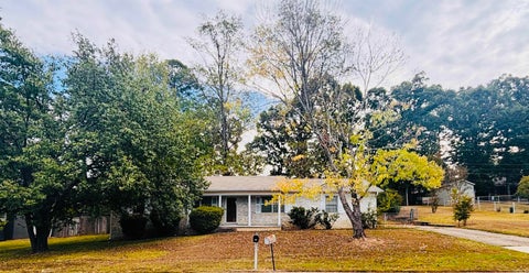 Photo of 2017 E Lakeview Drive, Benton, AR 72015 (MLS # 26042508)