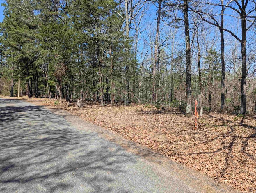 Beautiful lot in River Ridge Estates Subdivision. Nice building site. Back yard is very private and wooded. 3BR Septic Permit on file from 2025. Wonderful property!