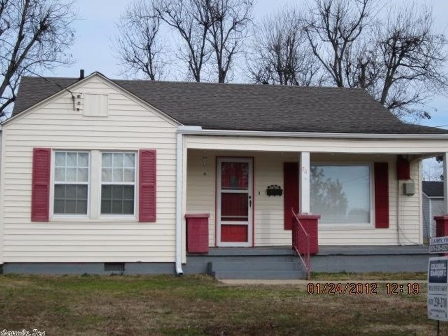 Charming 3 bedroom 1 1/2 bath home. 52 x 140 lot