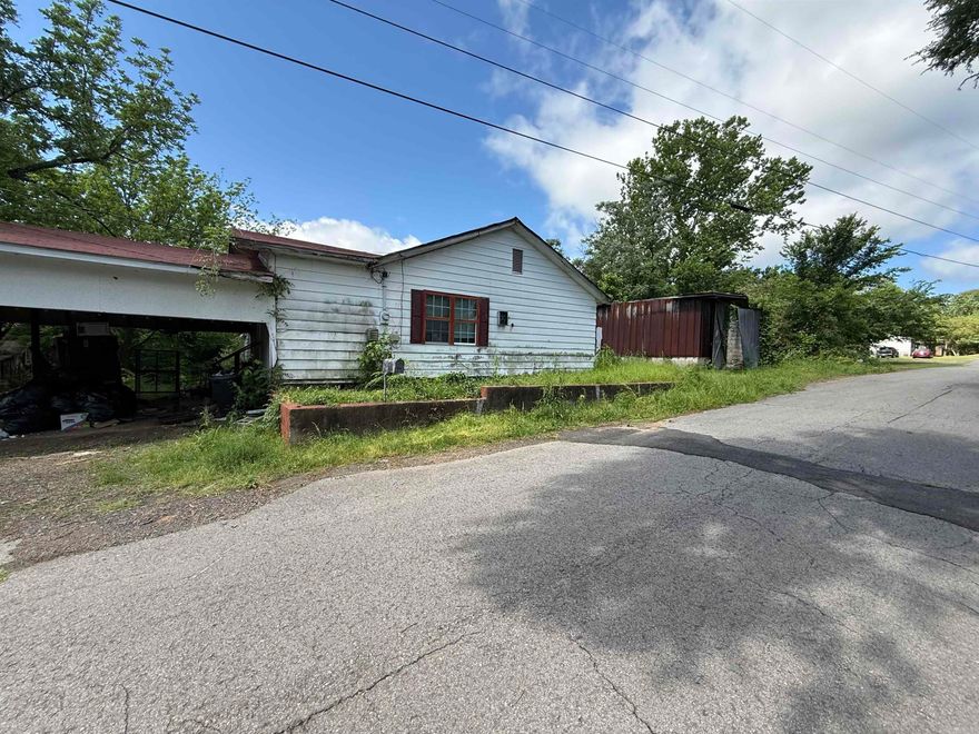 Great home for investor of DIY.  This home sits on a scenic hill. Just minutes from downtown.