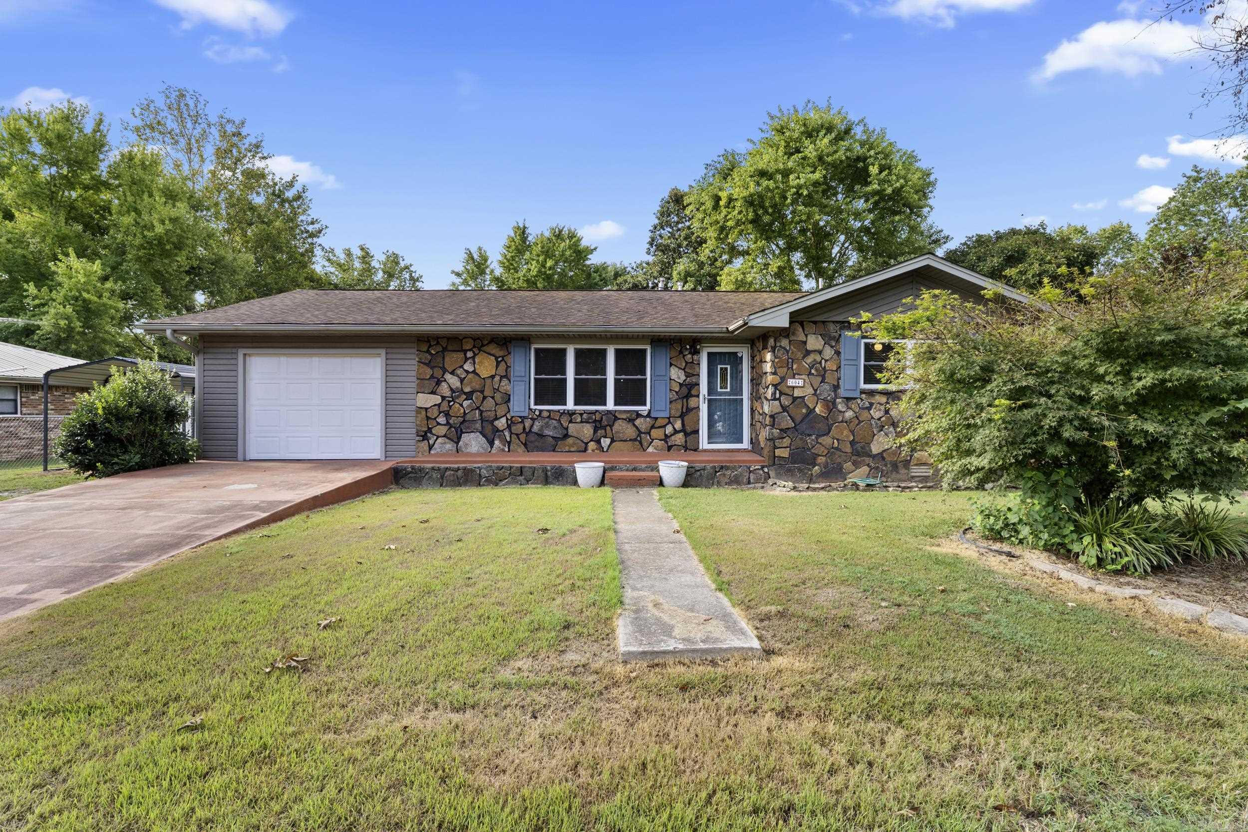 Talk about convenient LOCATION!! How about 1 mile to Wal-Mart, less than a mile to Flippin schools, 3.5 miles to the famous White River? If that is what you are looking for then you must check out this 3 bedroom 2 bath one car attached garage with separate carport. Large primary bedroom and bath for extra coziness. Large laundry room, can put 2nd refrigerator or freezer. 2 barn style sheds in back yard for your storage needs 15 X 23 and 8 x 11. Chain linked fence in backyard. A 14 month home warranty policy is offered to buyer with acceptable offer at closing. Donāt miss this chance to have this great home all for yourself. Buyer to confirm all measurements.
