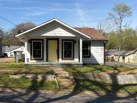 Photo of 1800 7th Street, Hot Springs, AR 71913 (MLS # 26009755)