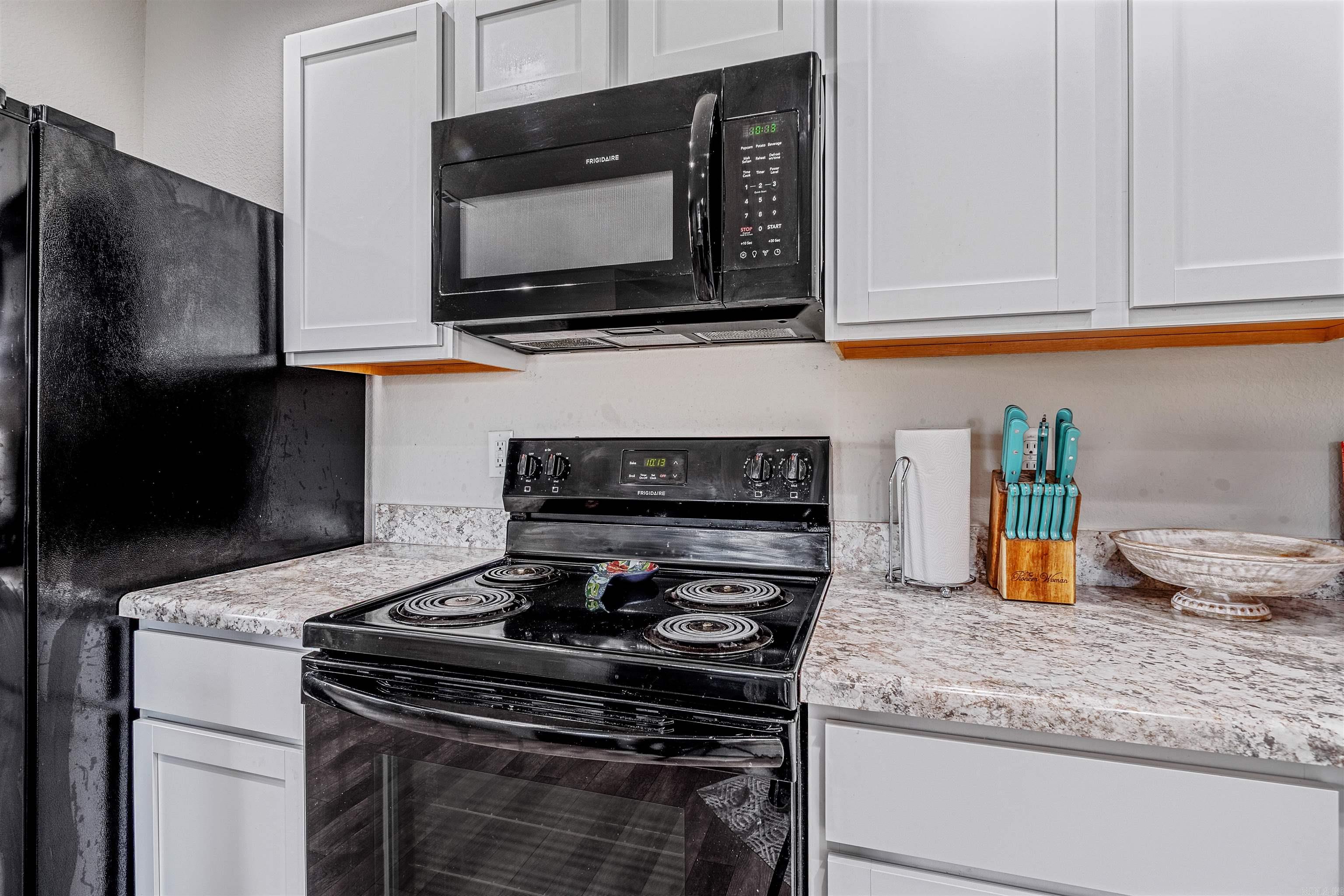 OAKLAND GROVE ESTATES - Residential