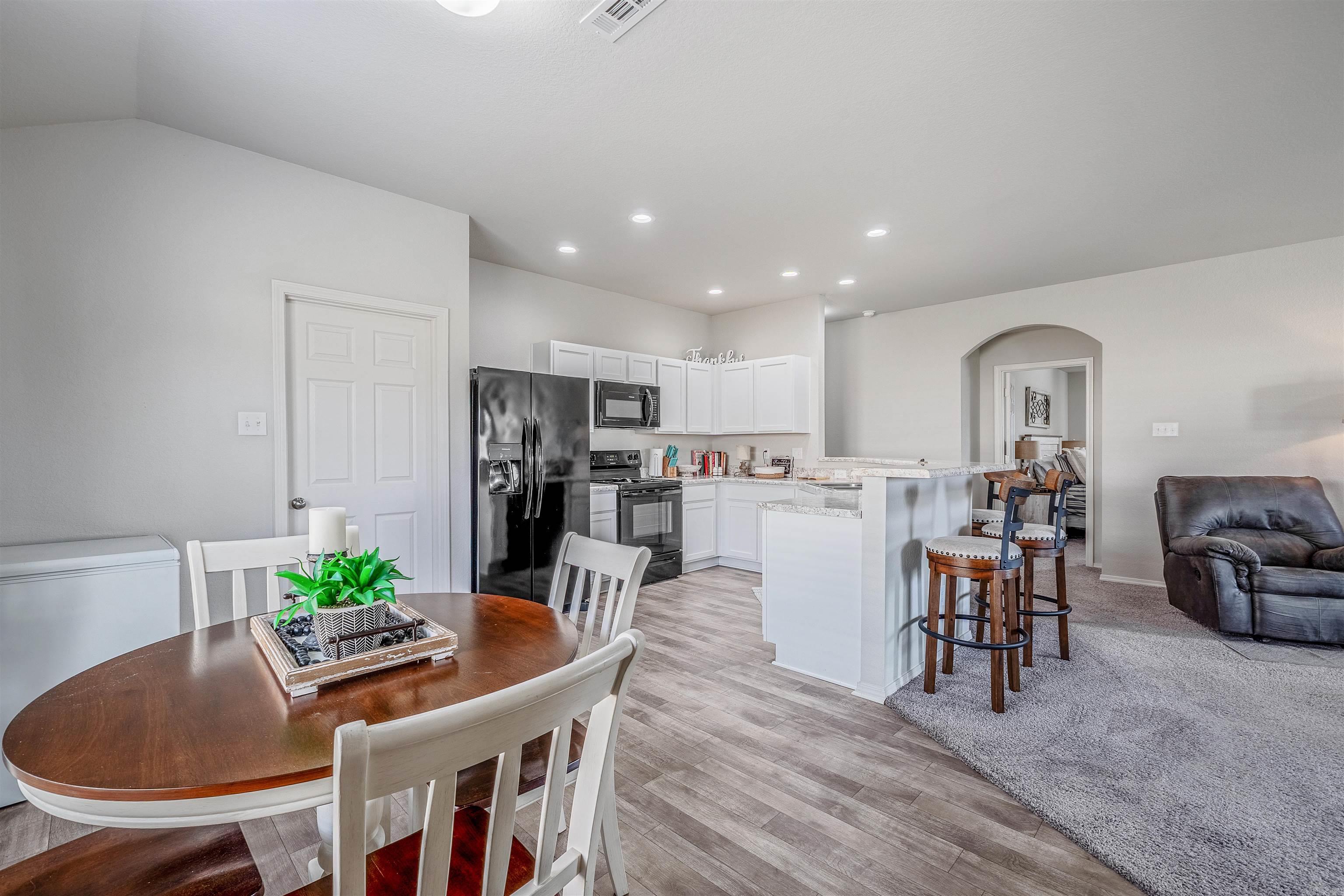 OAKLAND GROVE ESTATES - Residential