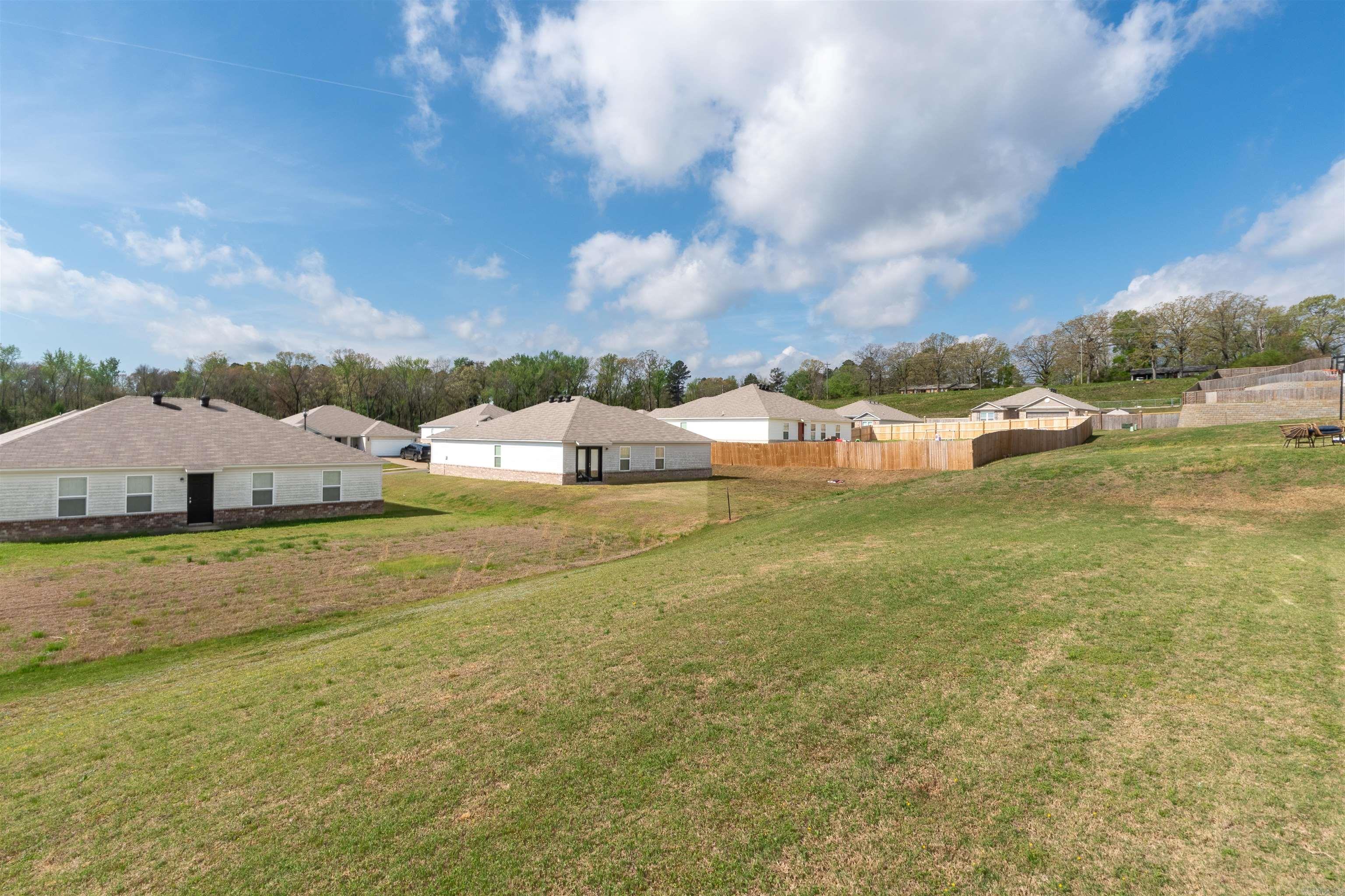 OAKLAND GROVE ESTATES - Residential