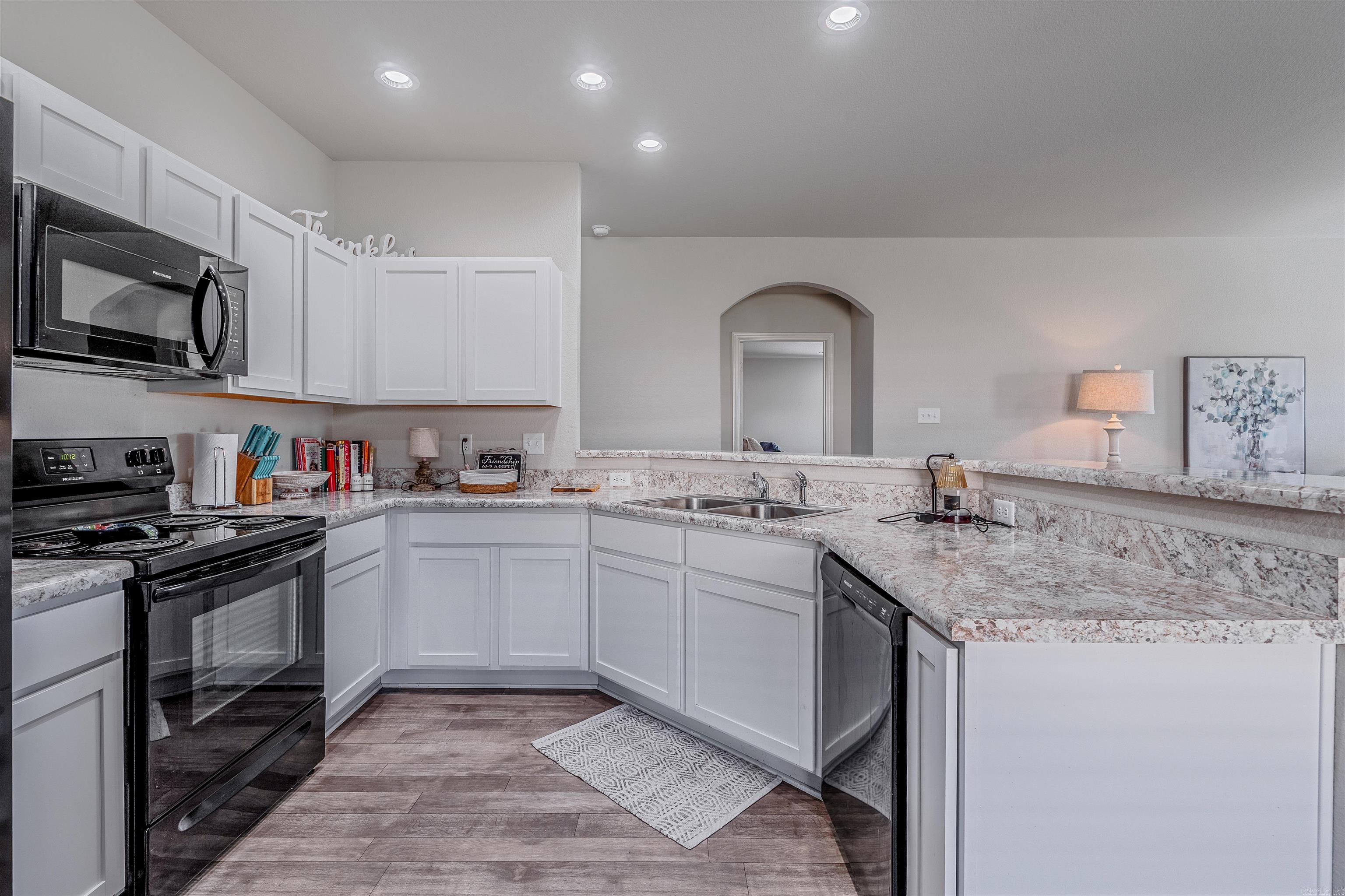 OAKLAND GROVE ESTATES - Residential