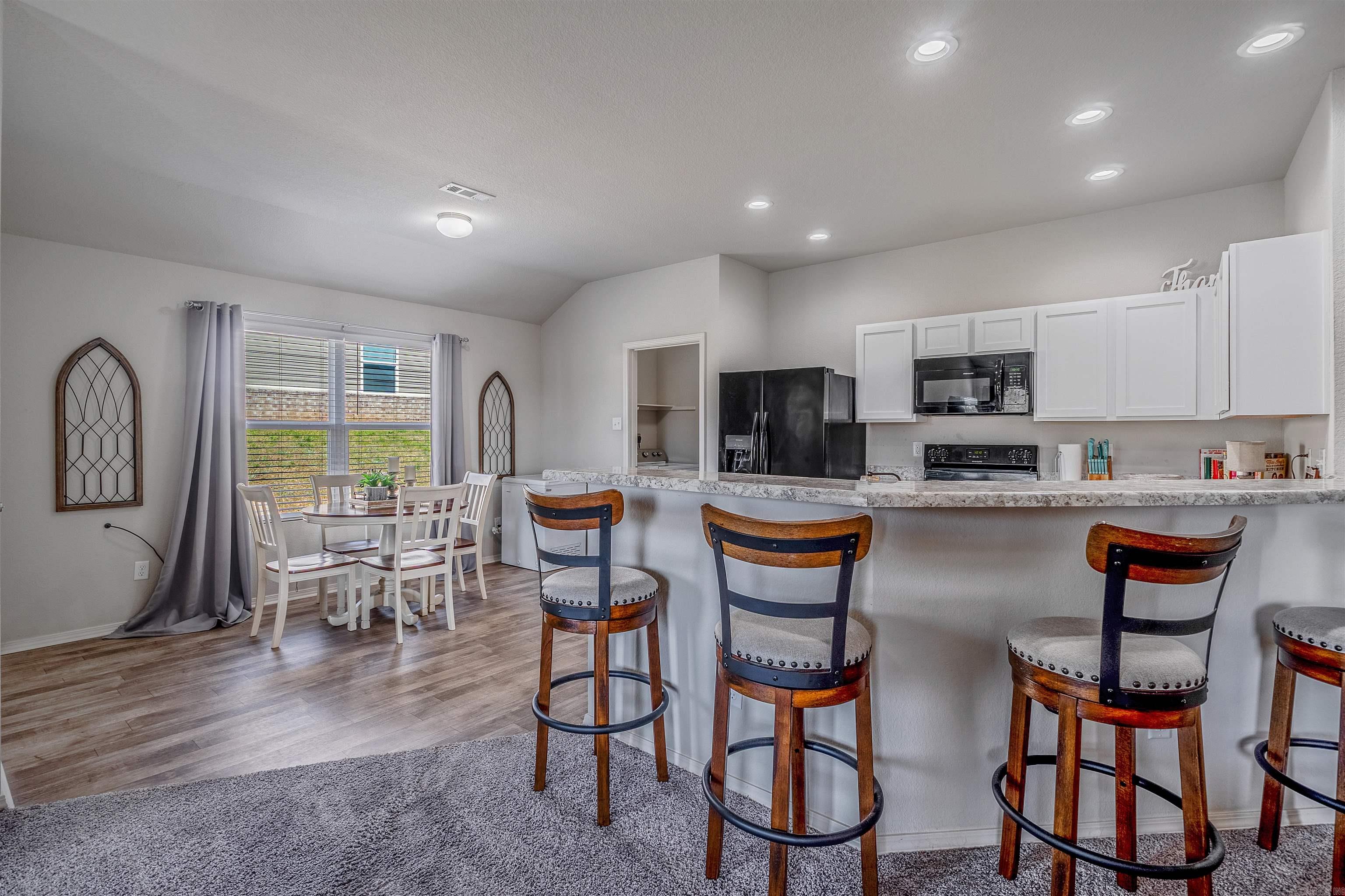 OAKLAND GROVE ESTATES - Residential