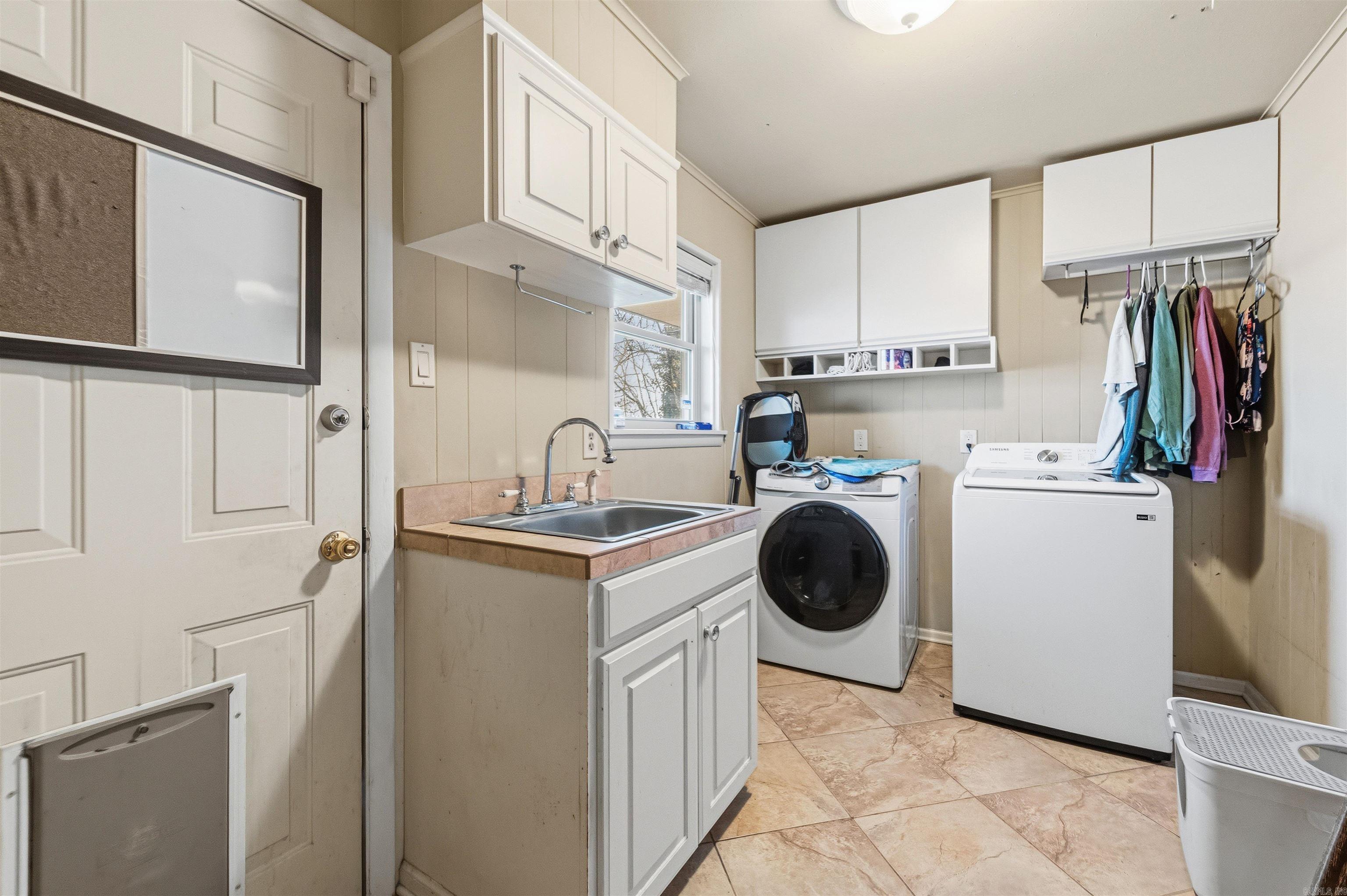 CEDAR HILL TERR - Residential