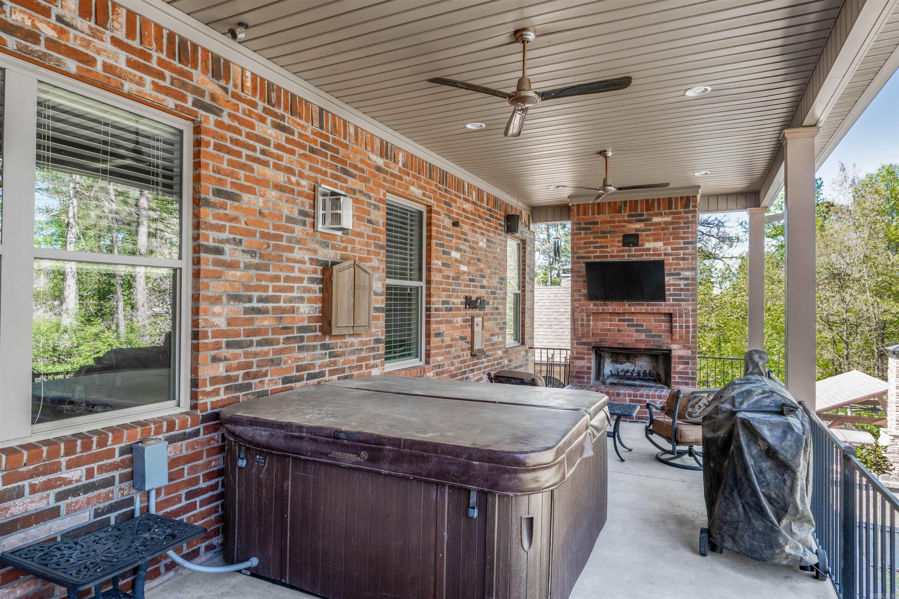 CHENAL VALLEY EPERNAY PLACE - Residential