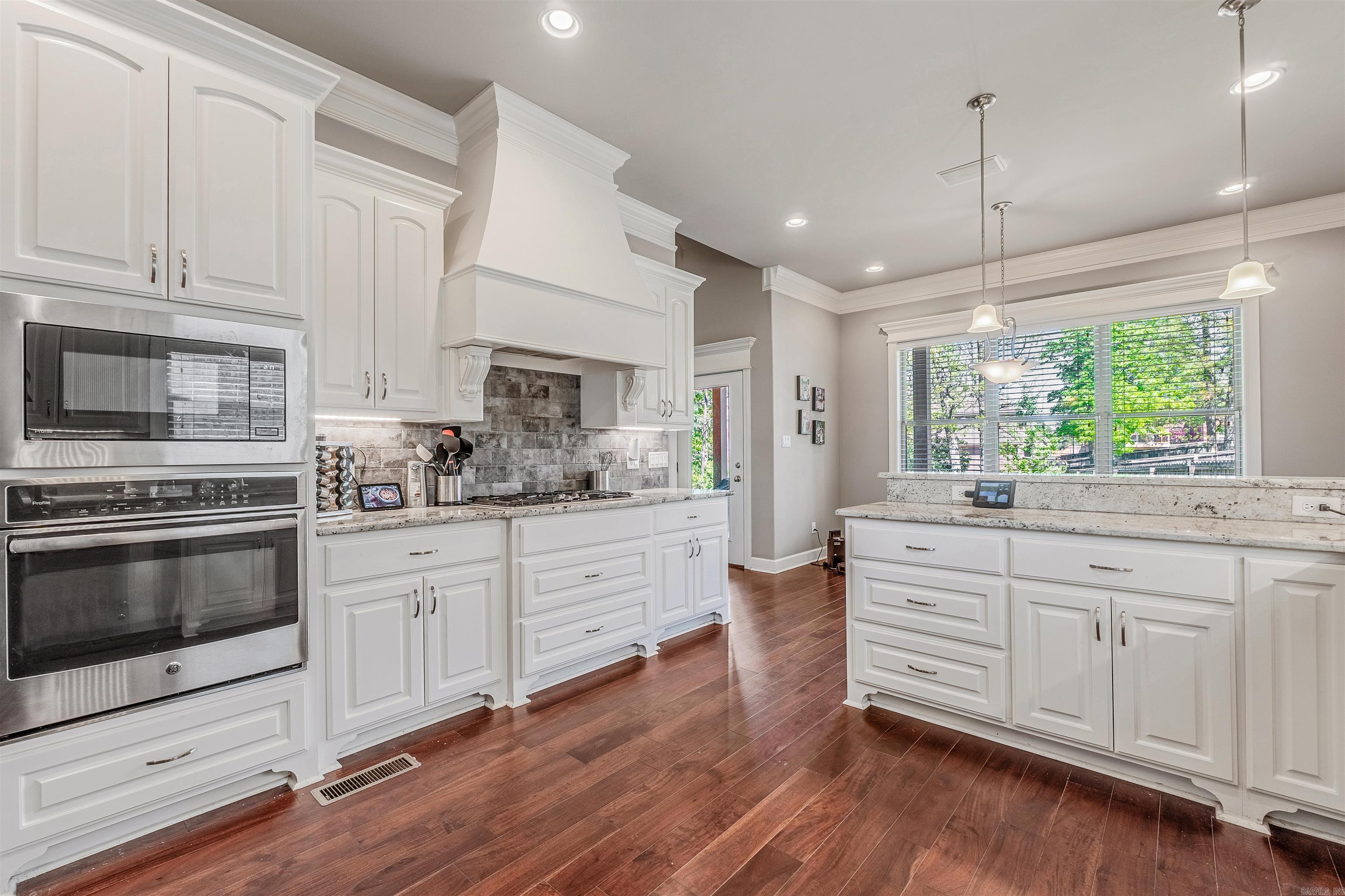 CHENAL VALLEY EPERNAY PLACE - Residential