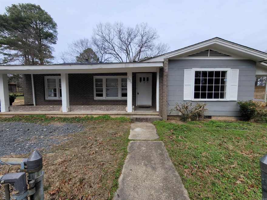 Looking for a home to rent in the Malvern area!! This recently updated 3 bed 2 bath home with a fully fenced-in yard is available now. Pets are allowed with additional deposits. Call today to set up your private tour 501-539-2325