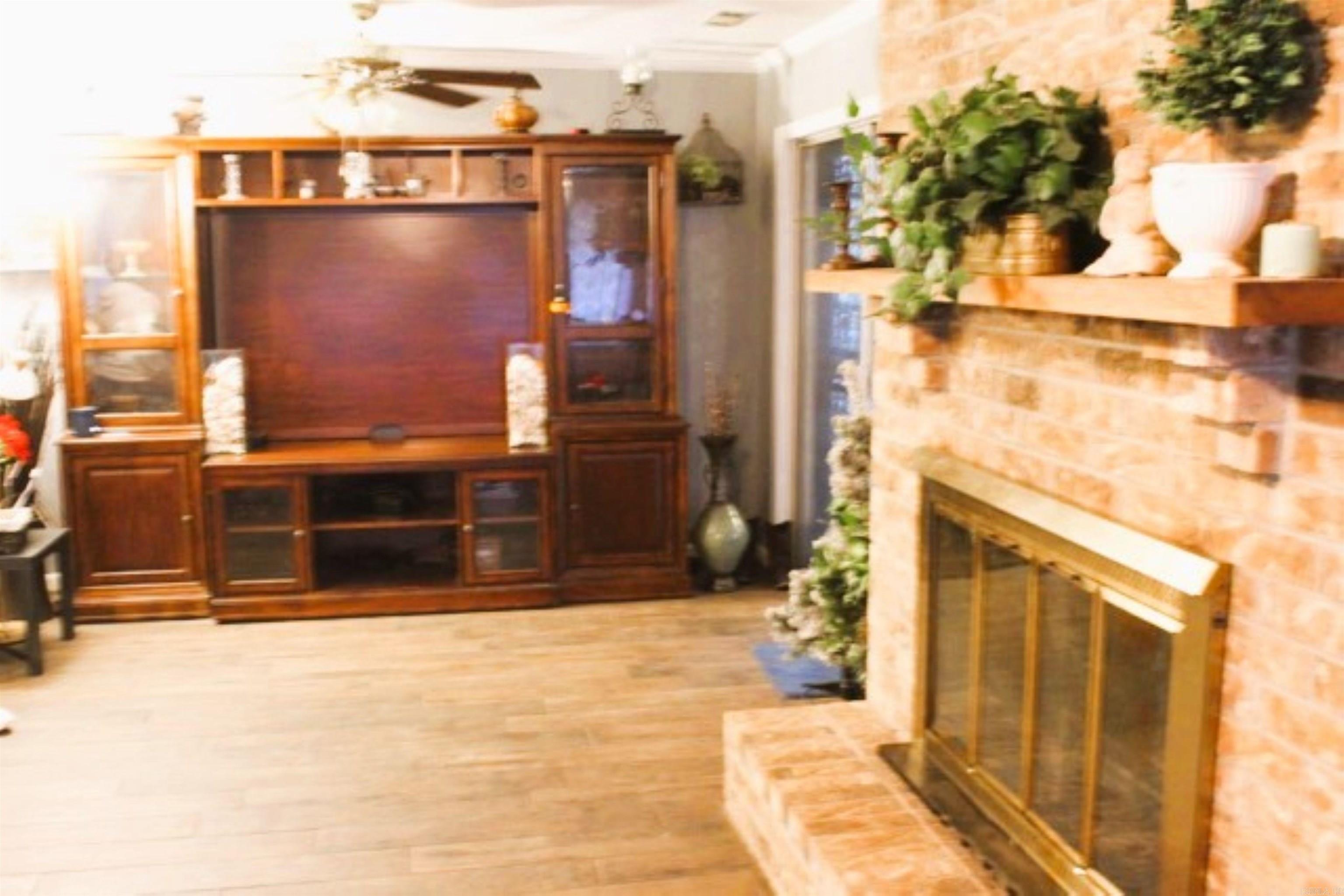 CRESTWOOD - Residential