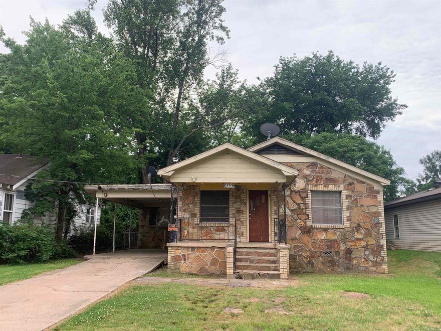 Investor Special!! Lots of opportunity with this fixer upper located in North Little Rock. It has been a rental property and would make a home to add to your portfolio or has great potential for a flip as well. Schedule a showing to see what this home has to offer and imagine the possibilities!