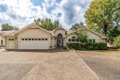 Photo of 48 Sanchez Way WAY, Hot Springs Village, AR 71909 (MLS # 26042656)