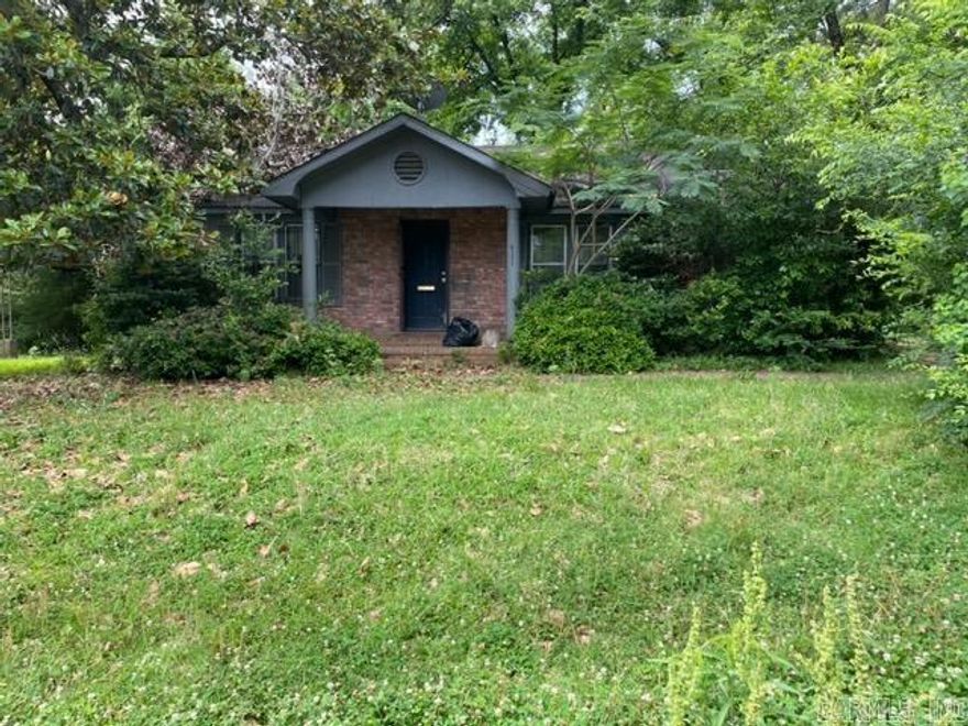Brick home on large corner lot features 3 bedroom, 1 bath. Currently rented.    PROPERTY IS BEING SOLD "AS IS."    All information taken from courthouse records.
