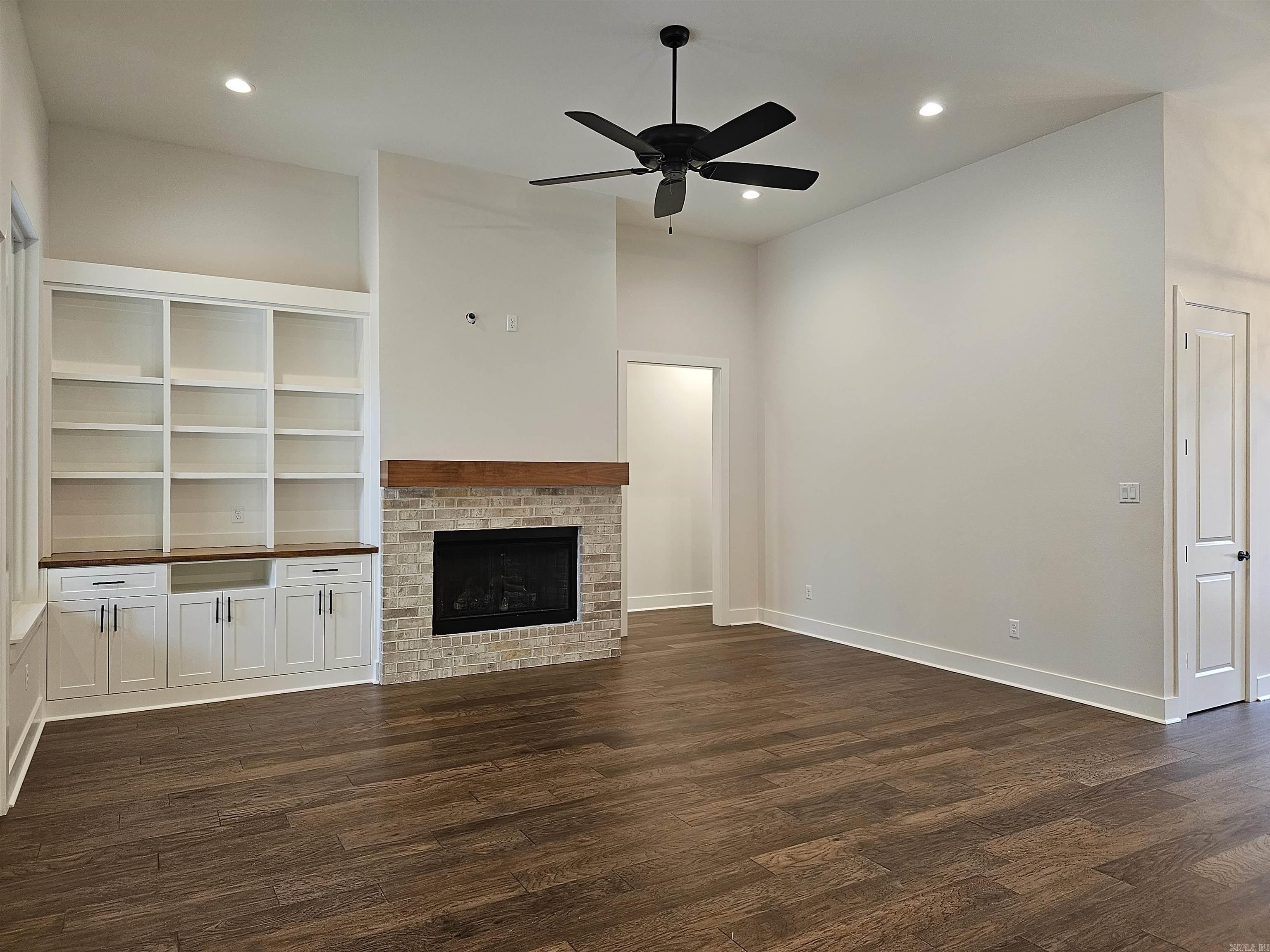 HAZEL OAK - Residential