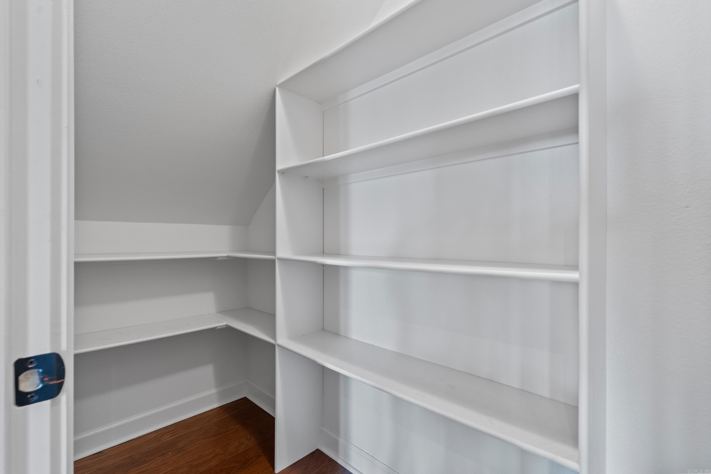 OAK SHORES ESTATES - Residential