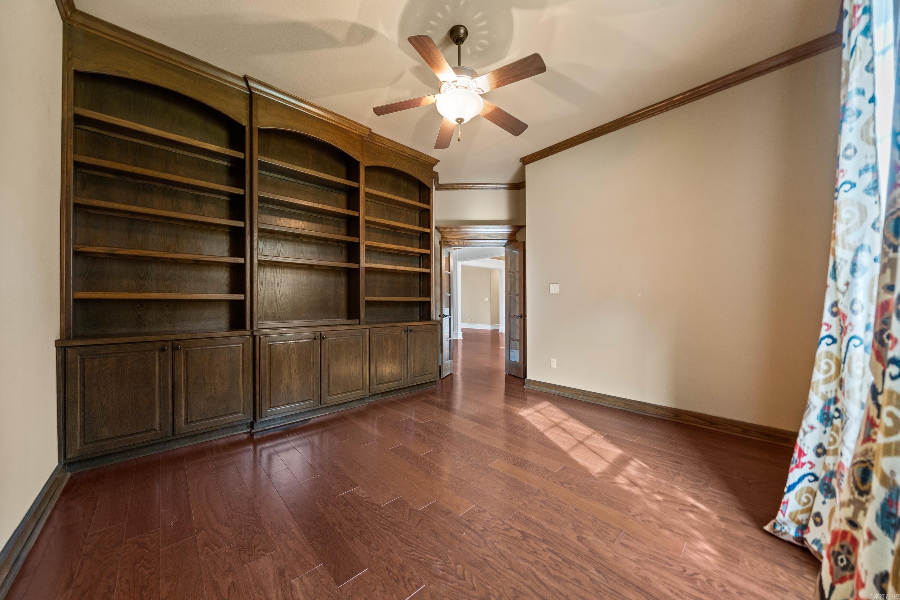 OAK SHORES ESTATES - Residential