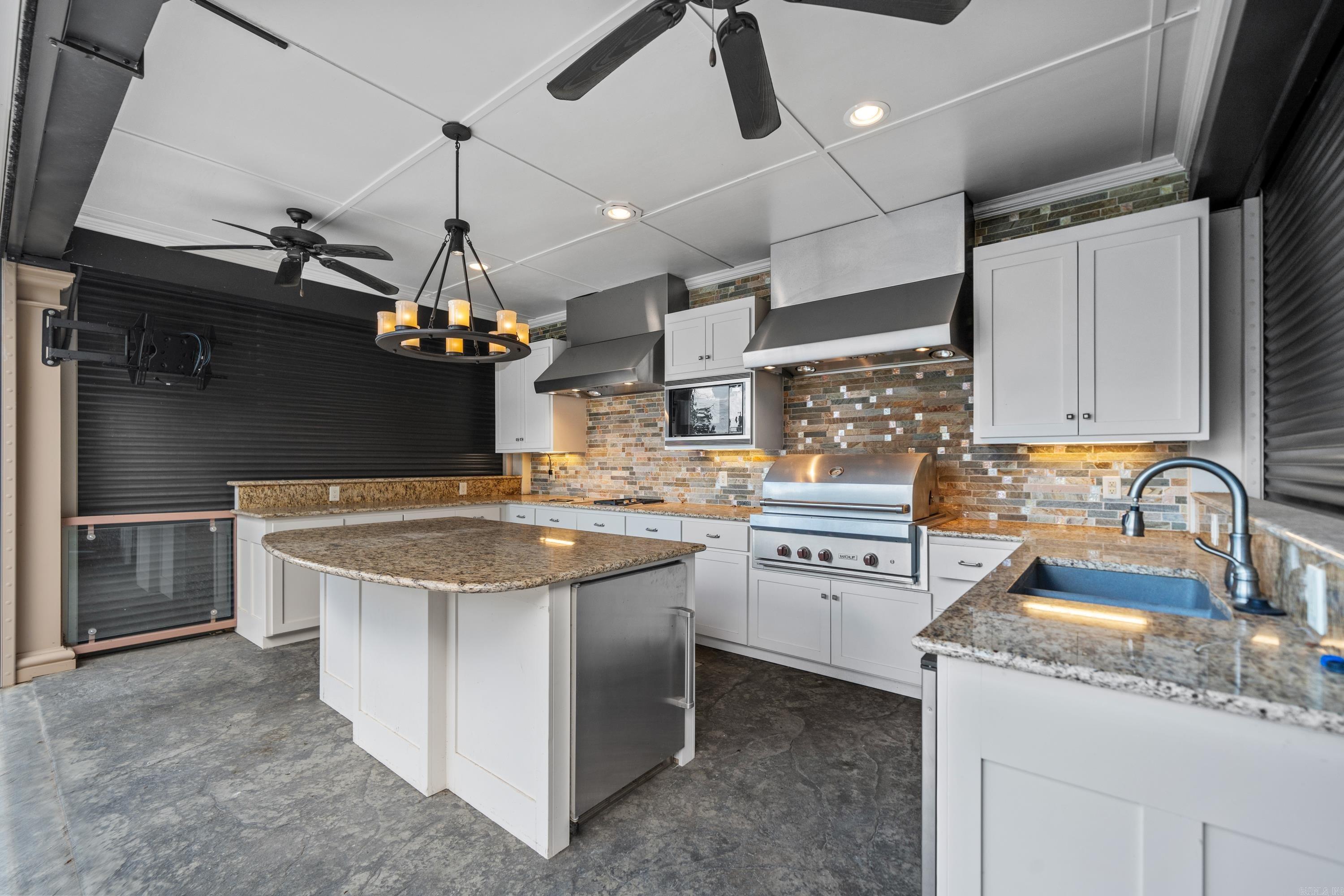 OAK SHORES ESTATES - Residential