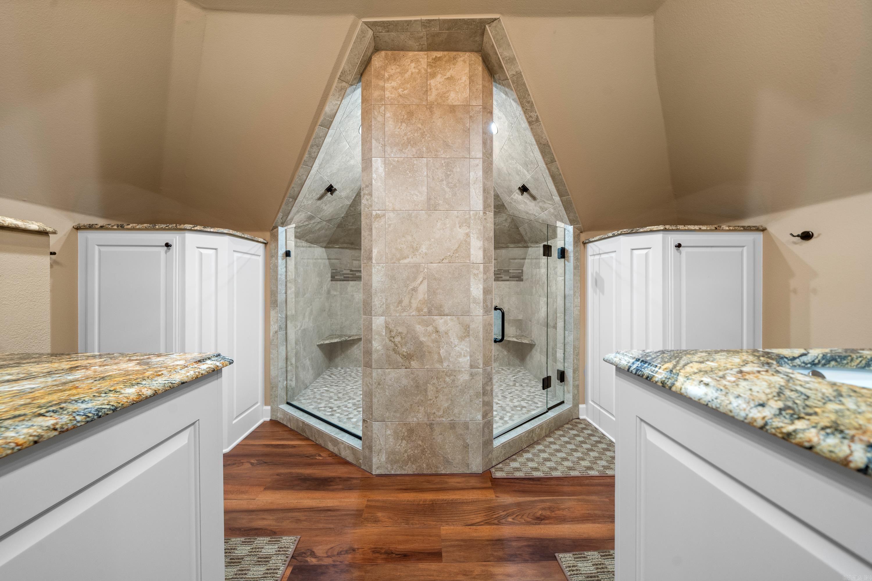 OAK SHORES ESTATES - Residential