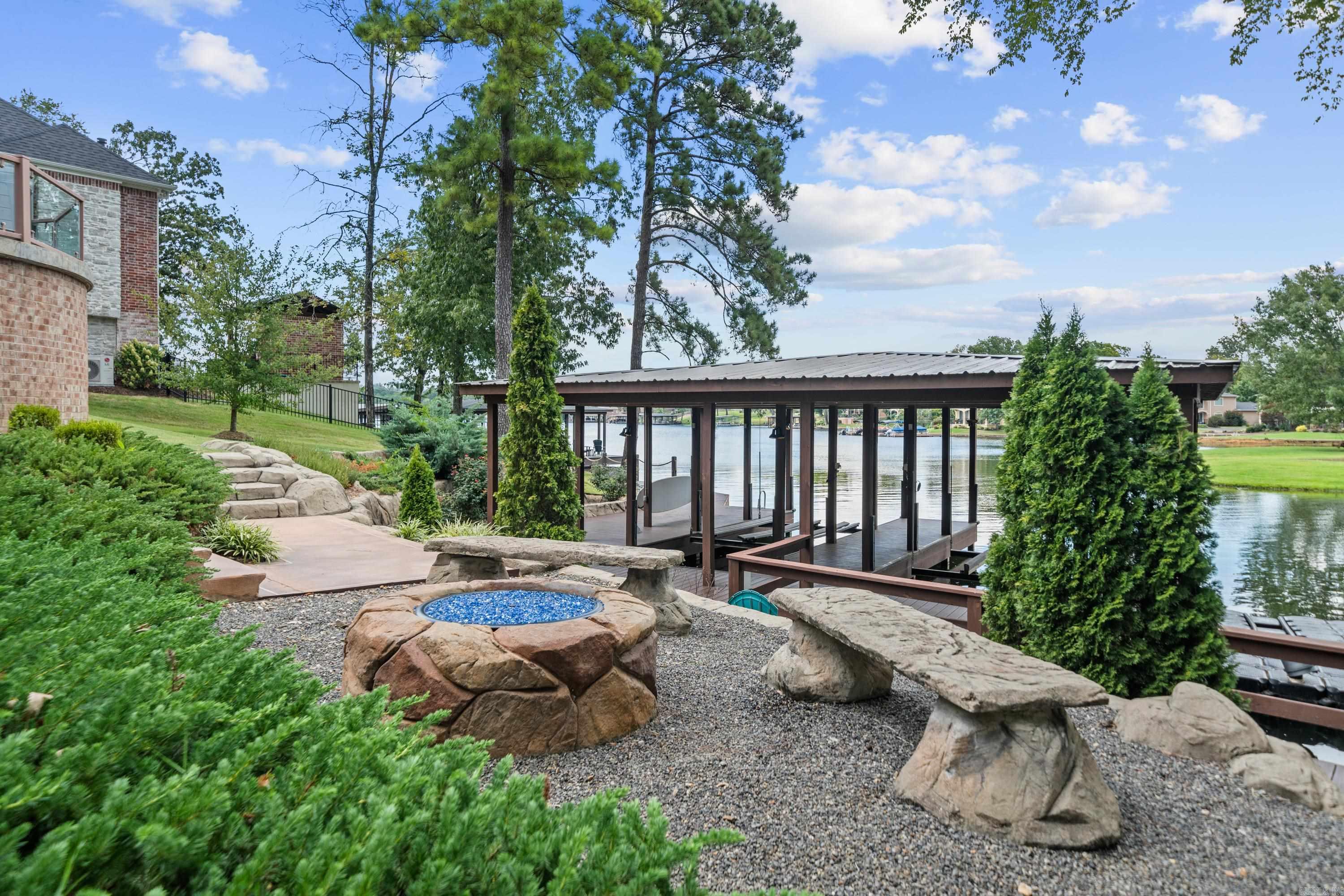 OAK SHORES ESTATES - Residential