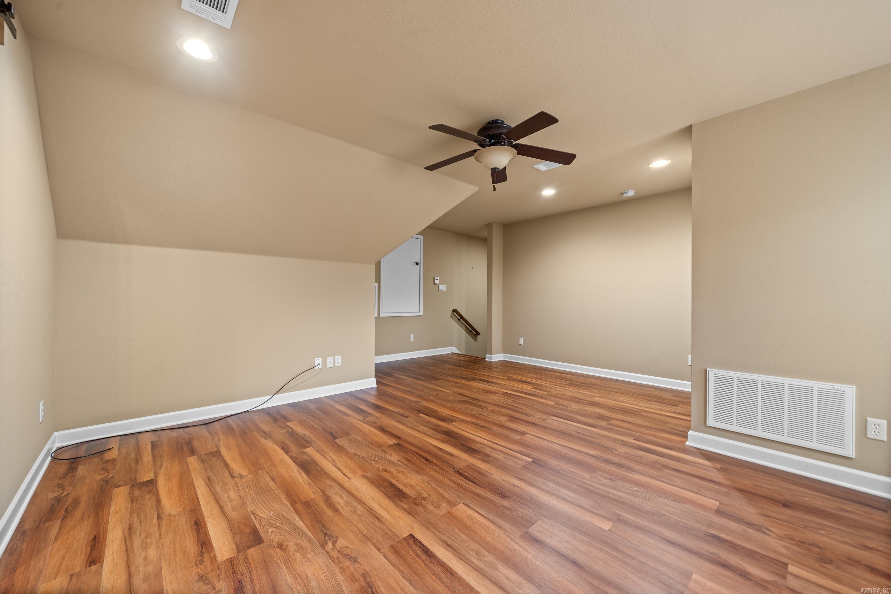 OAK SHORES ESTATES - Residential