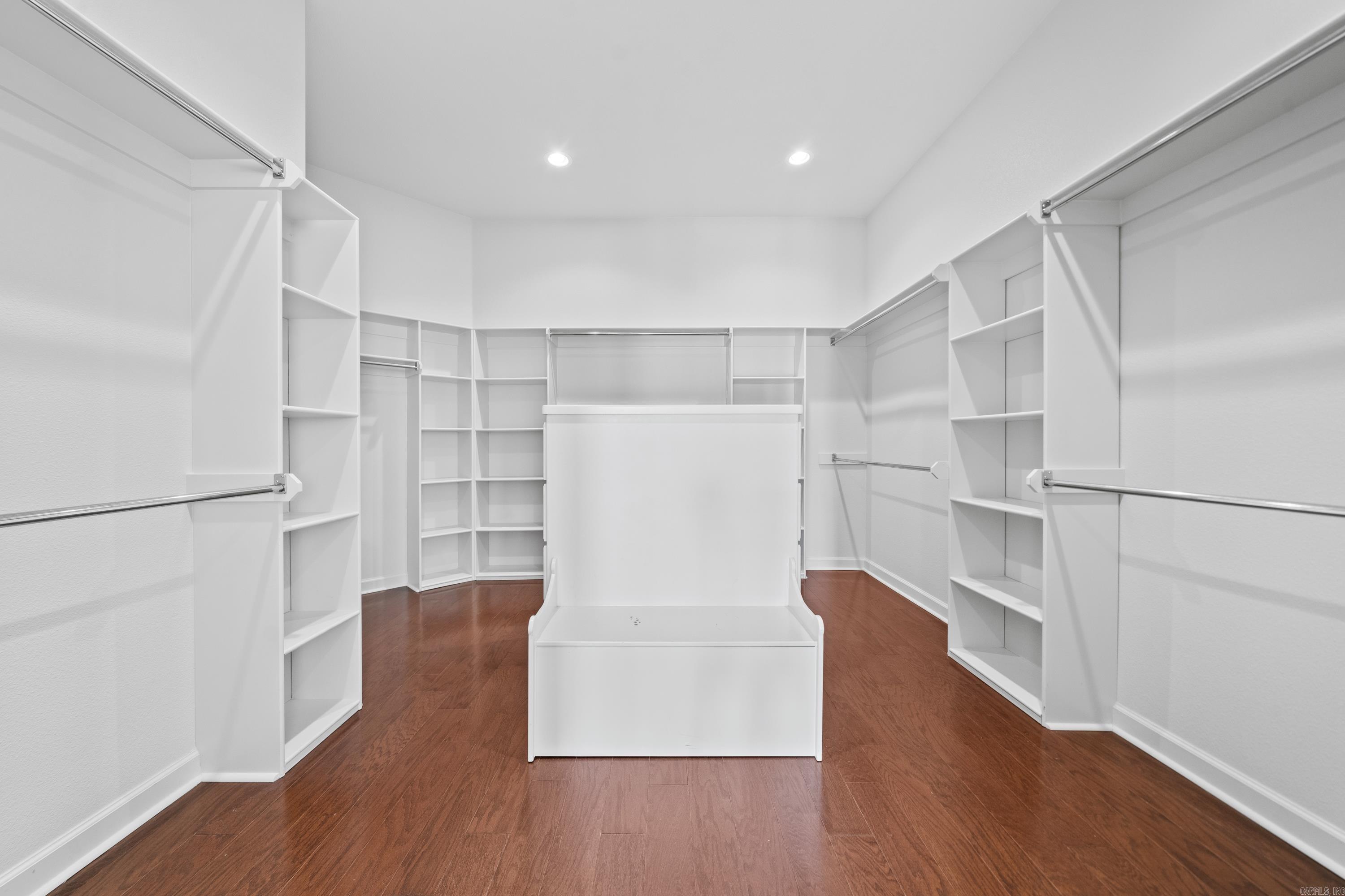 OAK SHORES ESTATES - Residential